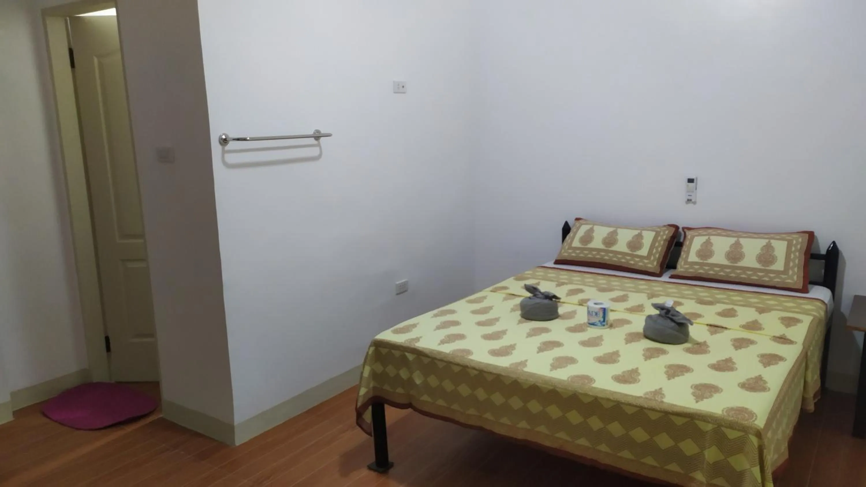 Bed in Hotel Ashoka (Authentic Indian Cuisine)