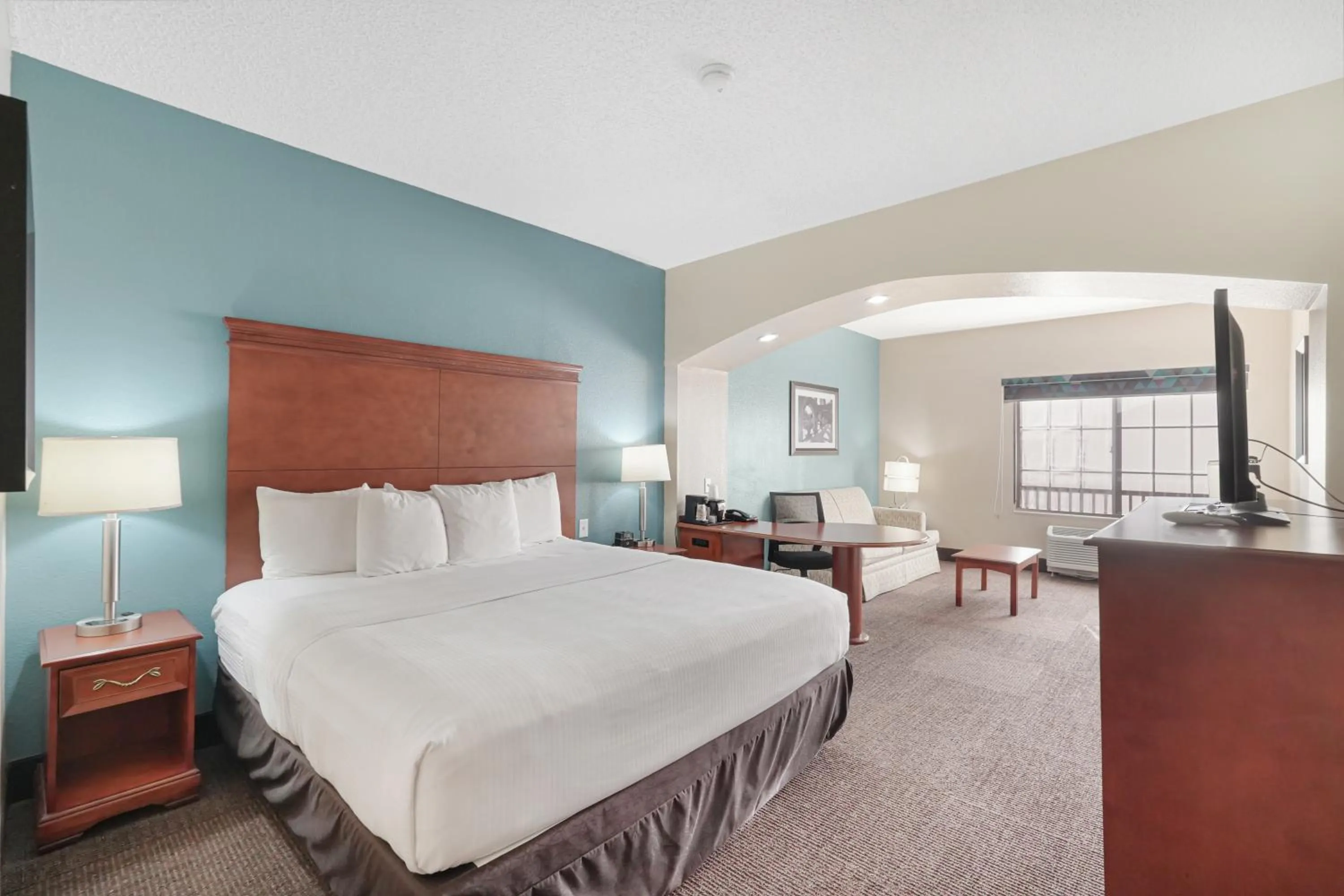 Bedroom, Bed in La Quinta by Wyndham Houston Hobby Airport