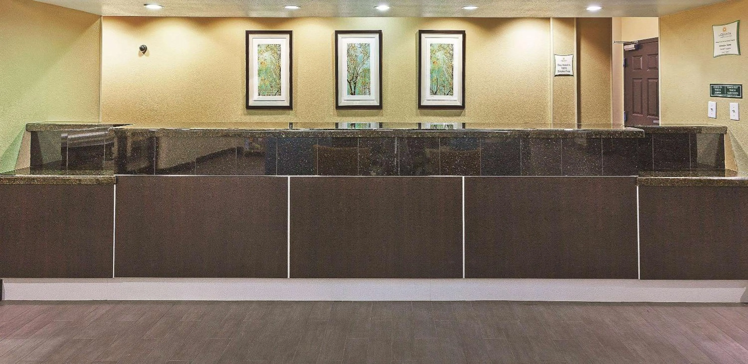 Lobby or reception in La Quinta by Wyndham Houston Hobby Airport