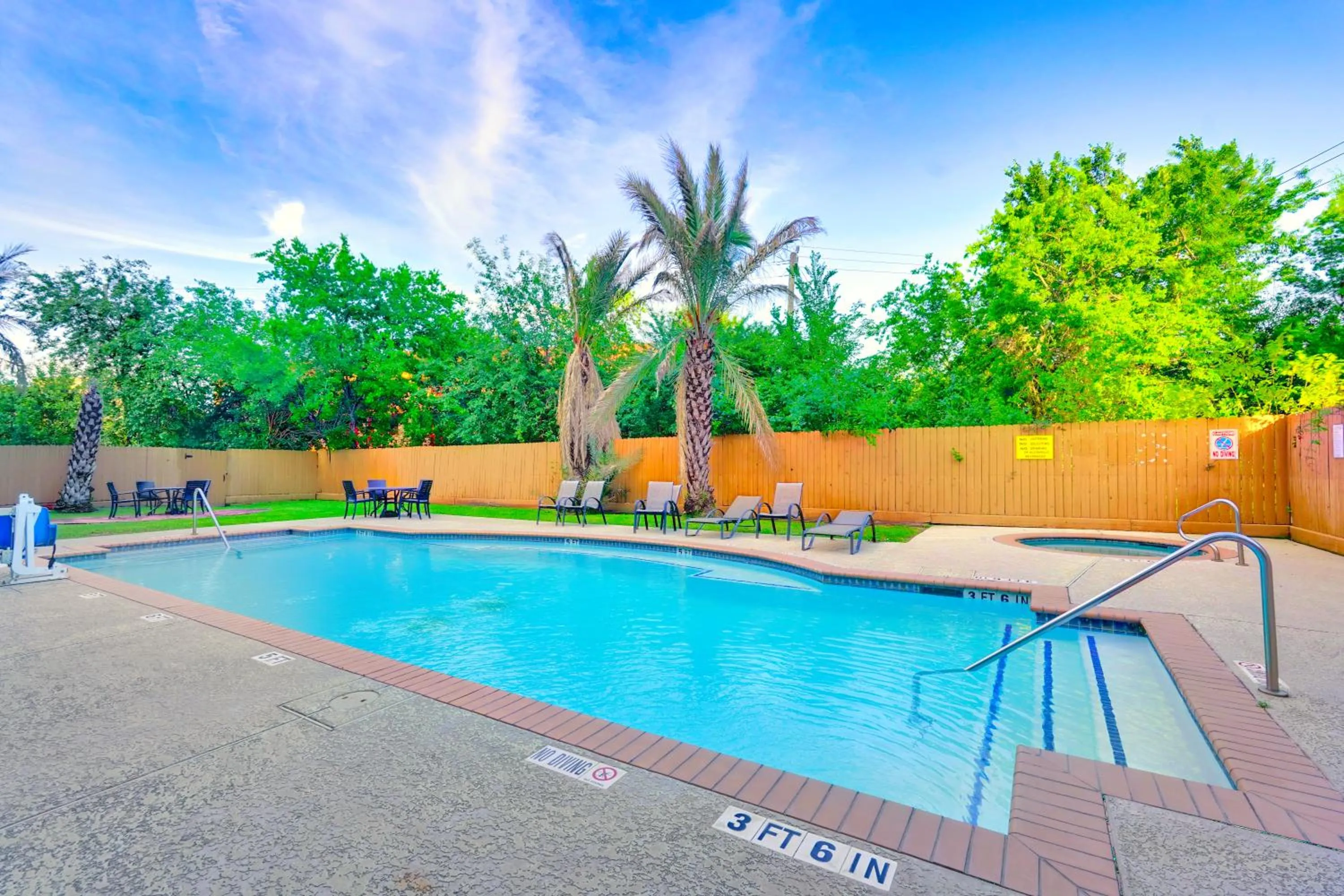 Swimming pool in La Quinta by Wyndham Houston Hobby Airport