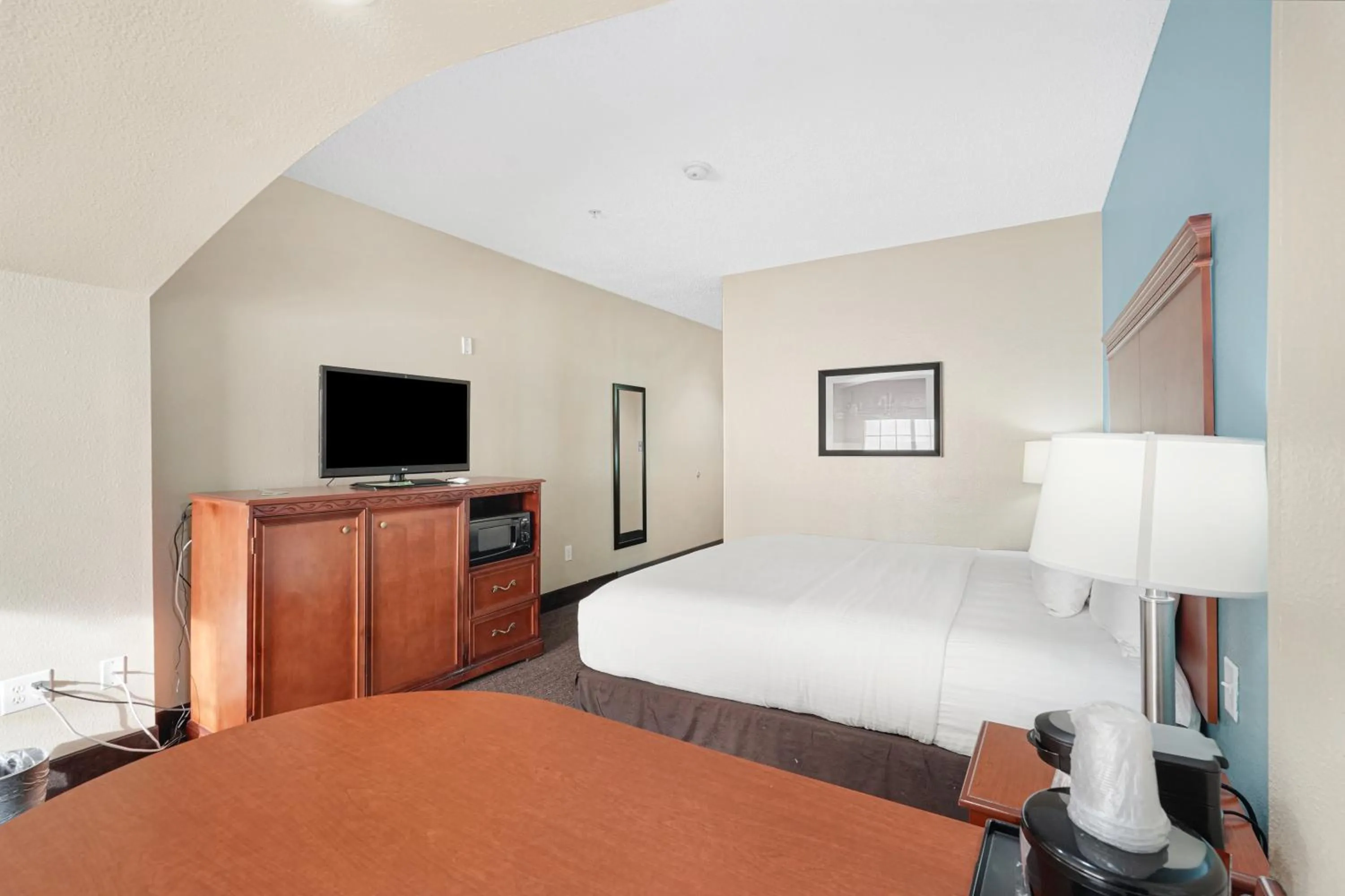 Bed in La Quinta by Wyndham Houston Hobby Airport