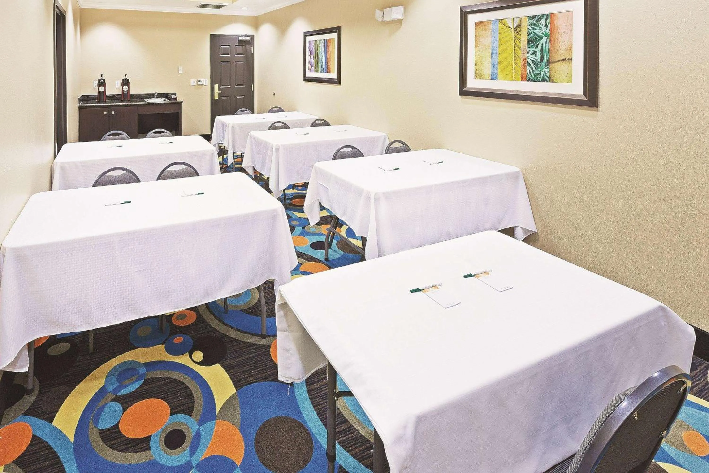 Meeting/conference room in La Quinta by Wyndham Houston Hobby Airport