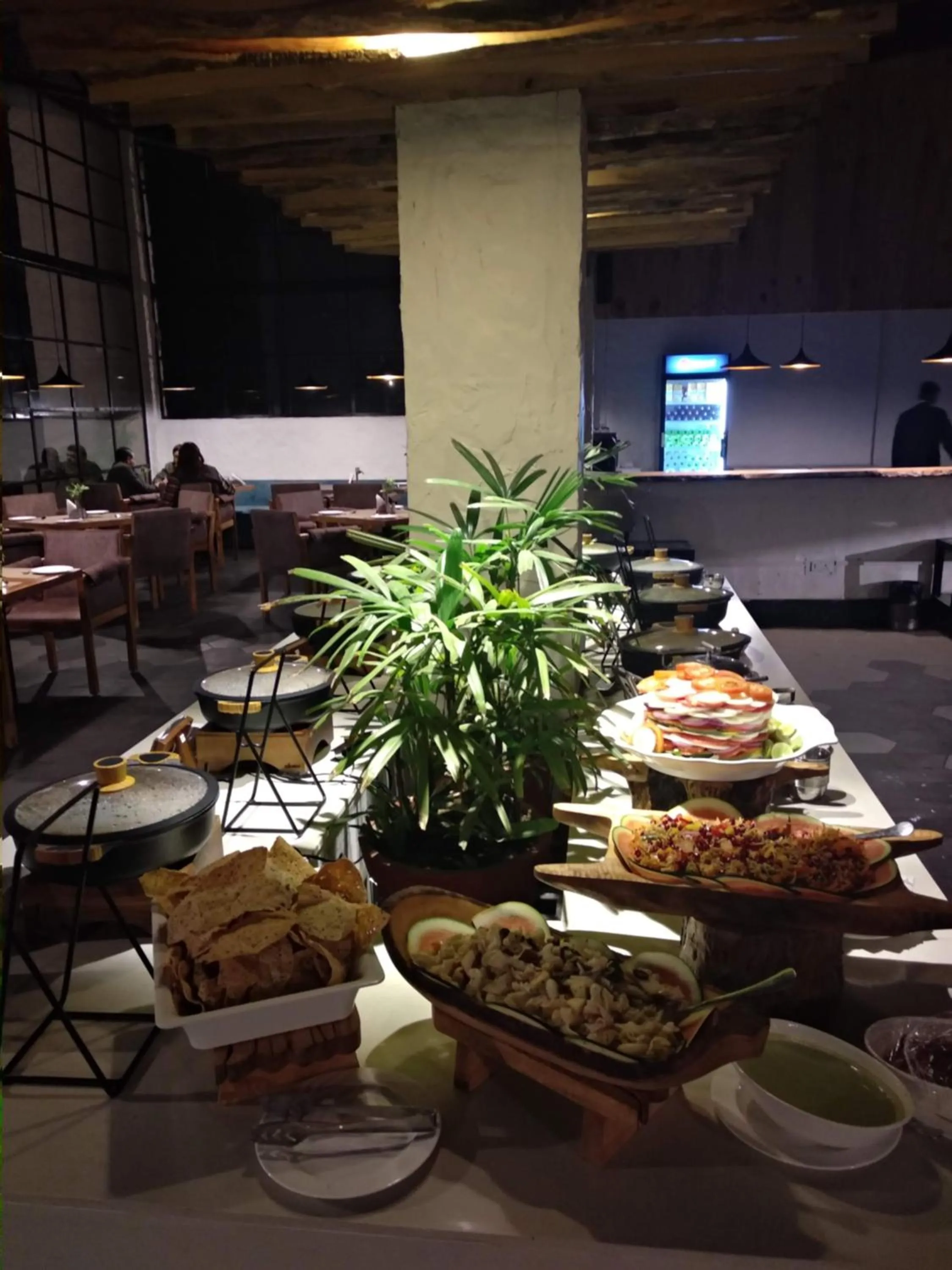 Restaurant/places to eat in Manu Maharani Resort