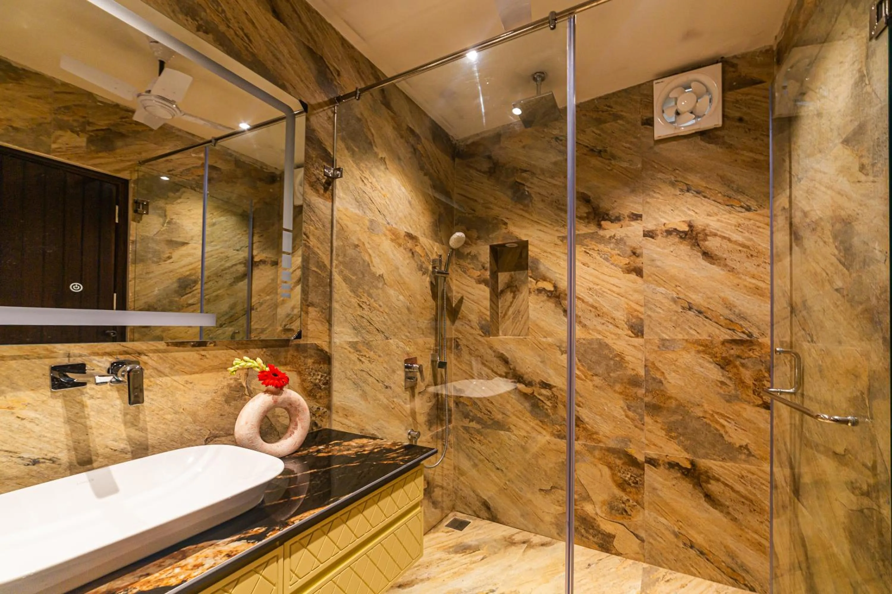 Bathroom in Manu Maharani Resort