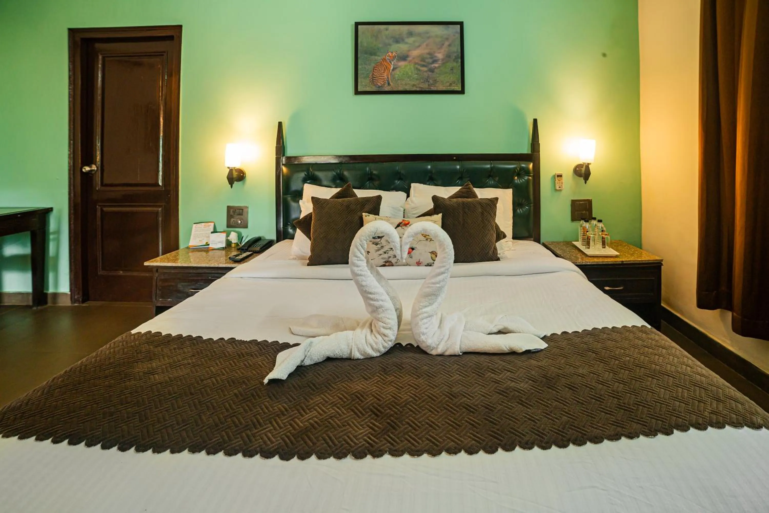 Photo of the whole room, Bed in Manu Maharani Resort