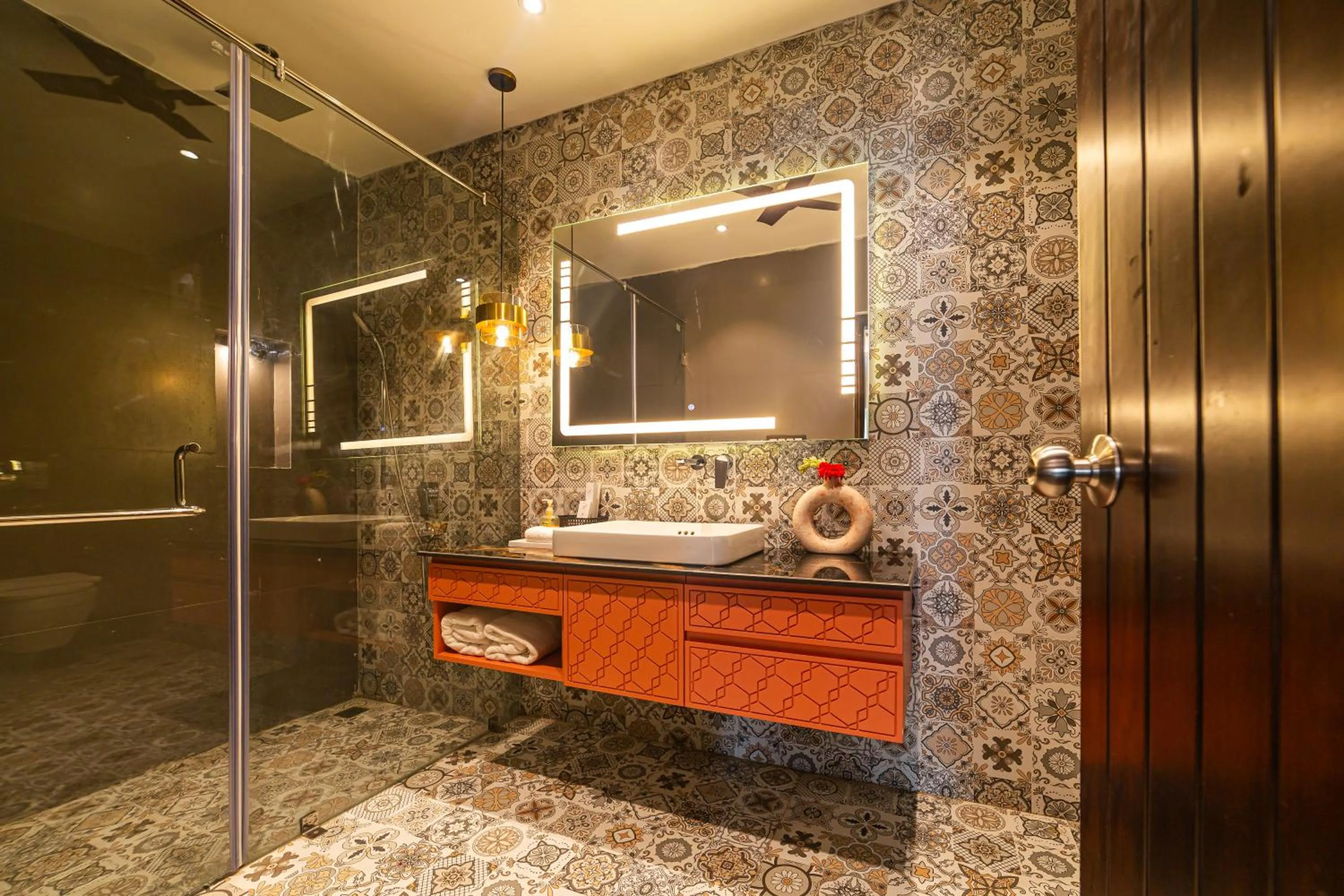 Bathroom in Manu Maharani Resort