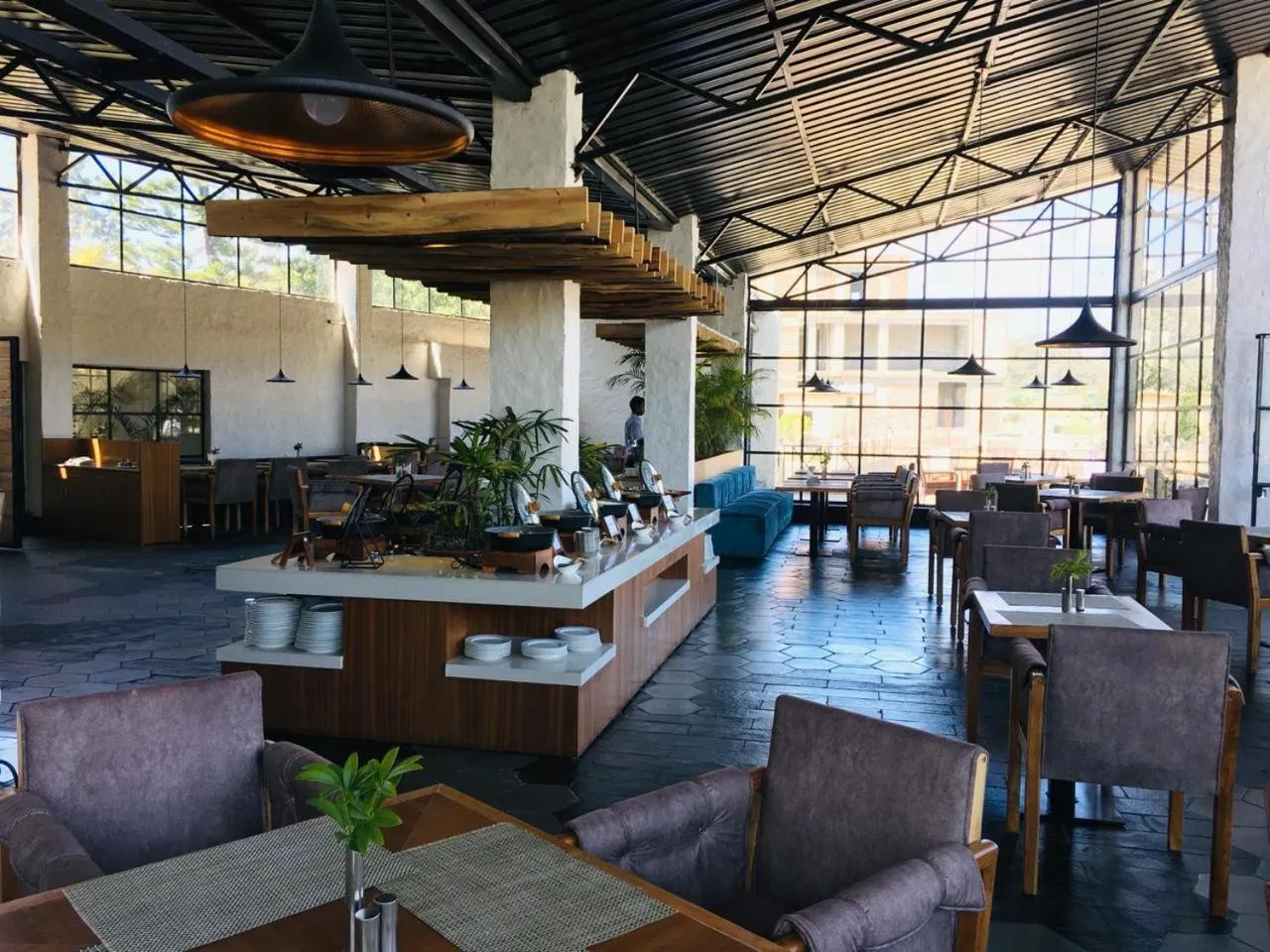 Restaurant/places to eat in Manu Maharani Resort