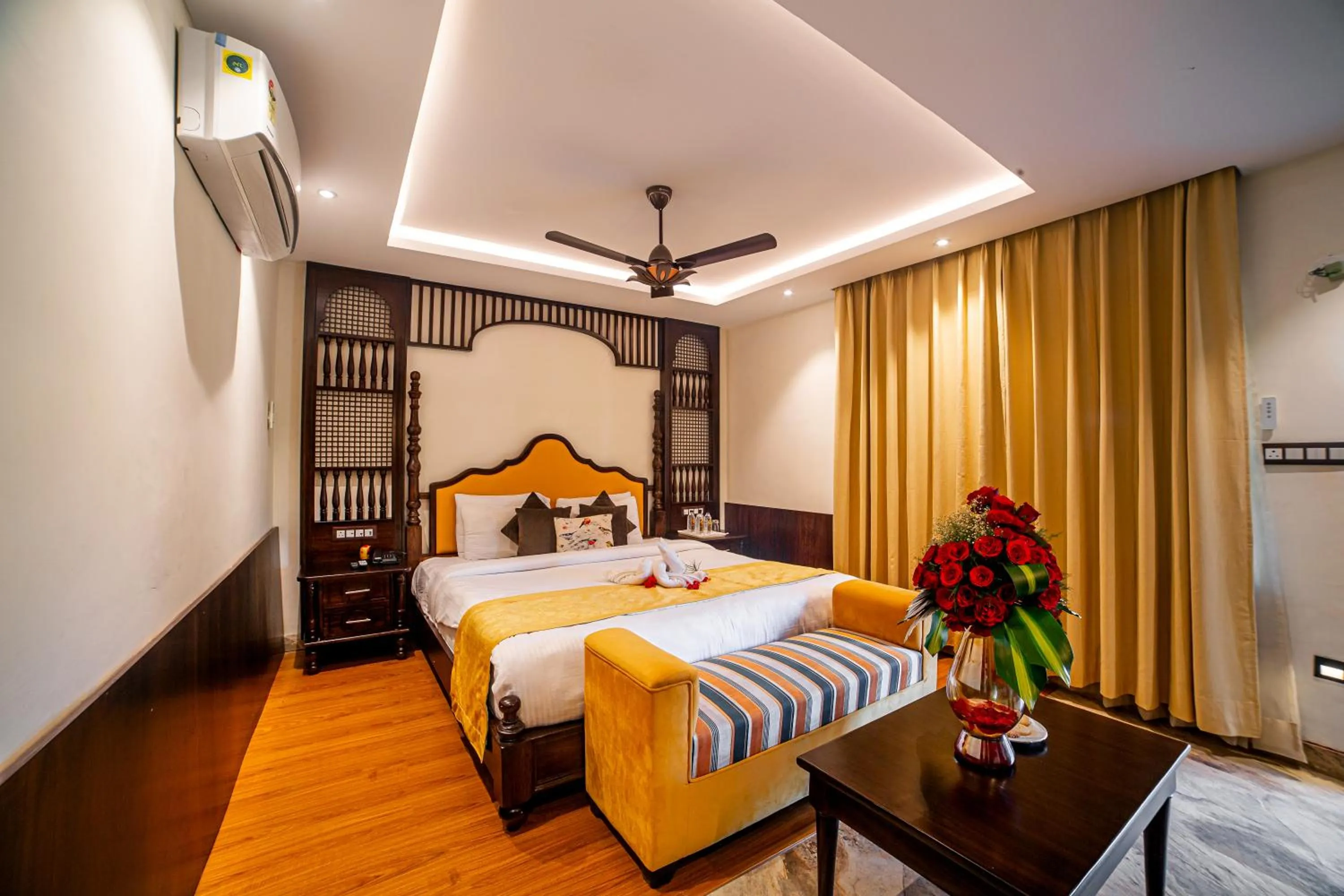 Photo of the whole room, Bed in Manu Maharani Resort