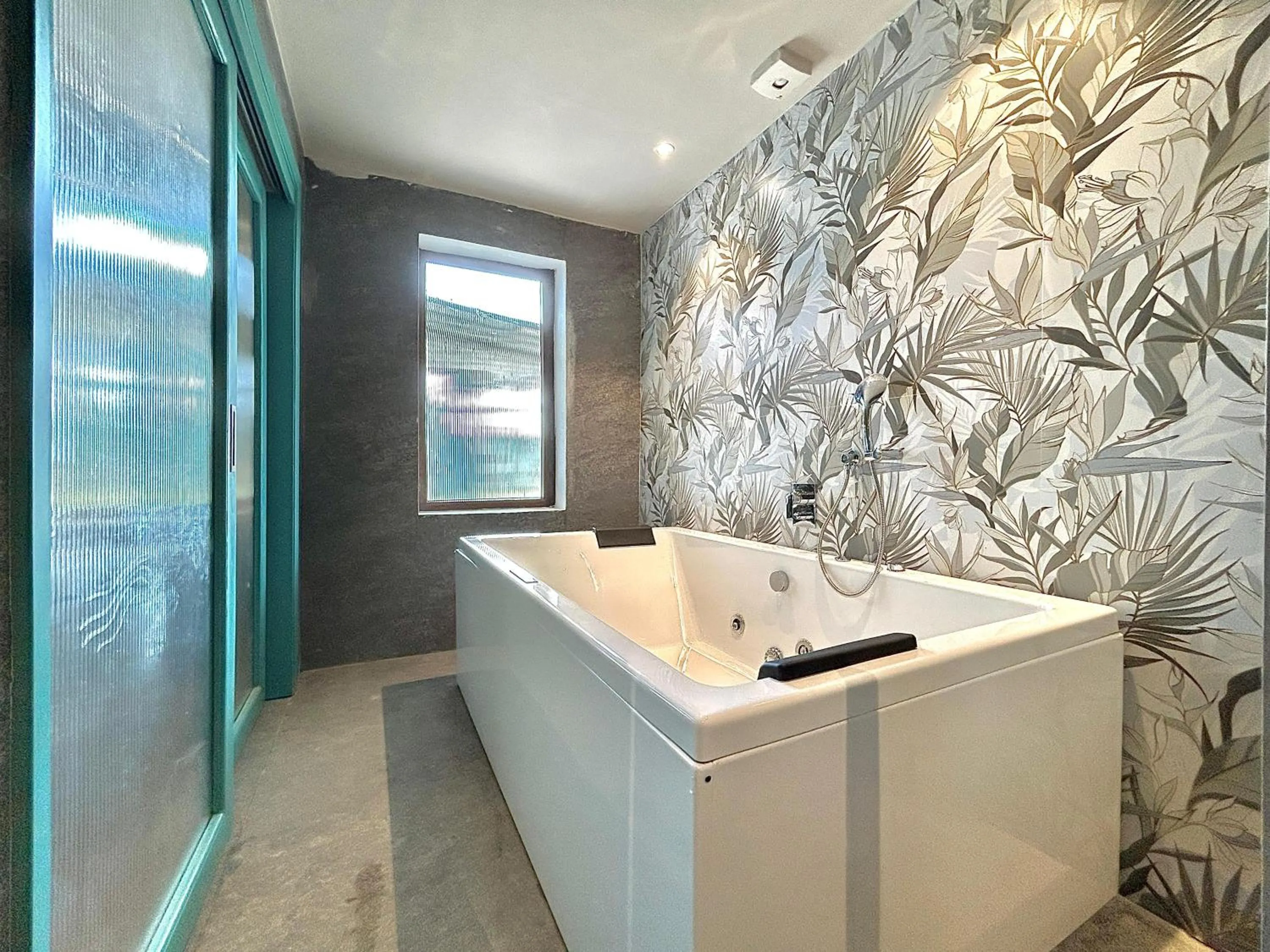 Bathroom in Manu Maharani Resort