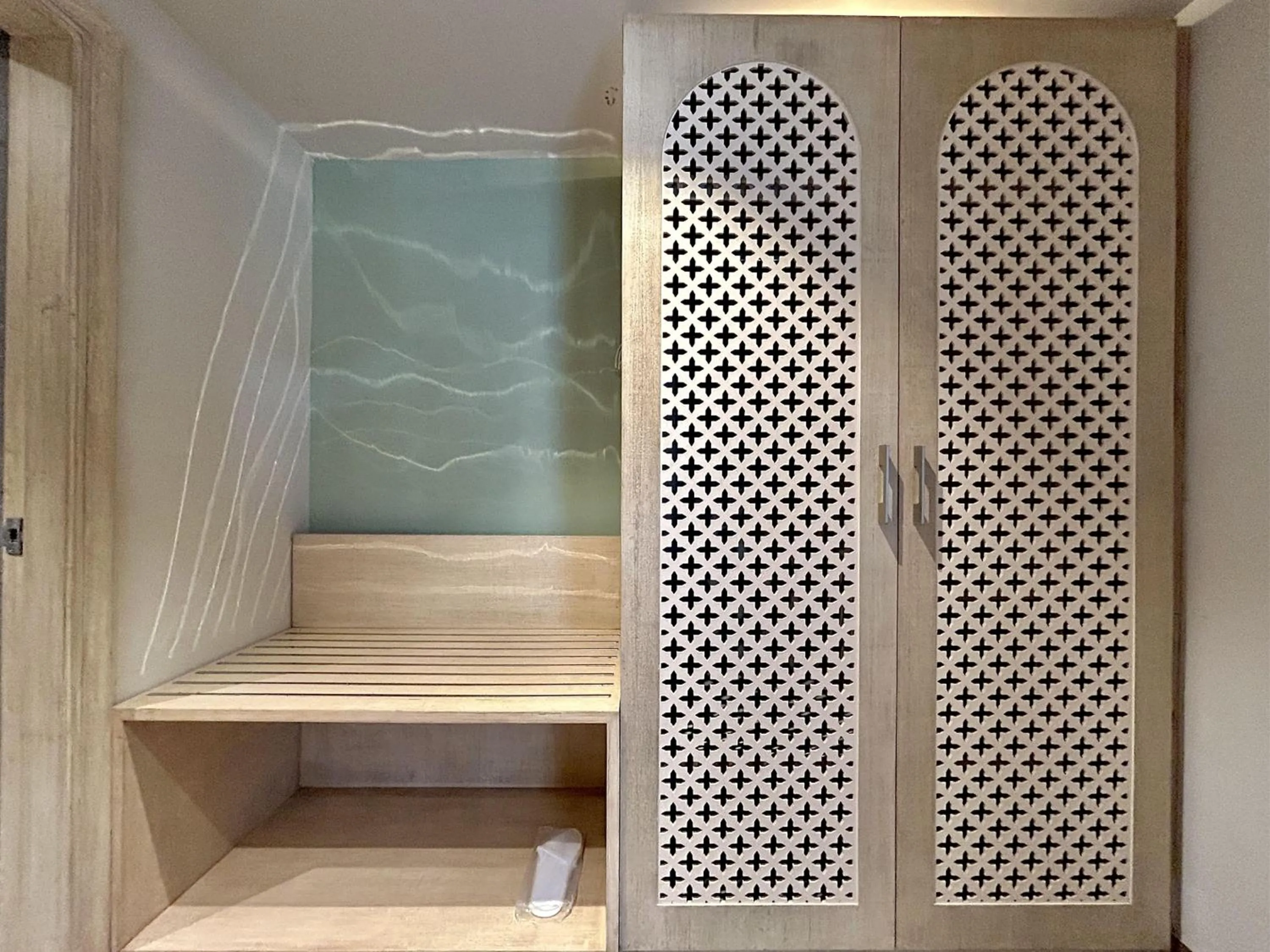 wardrobe in Manu Maharani Resort