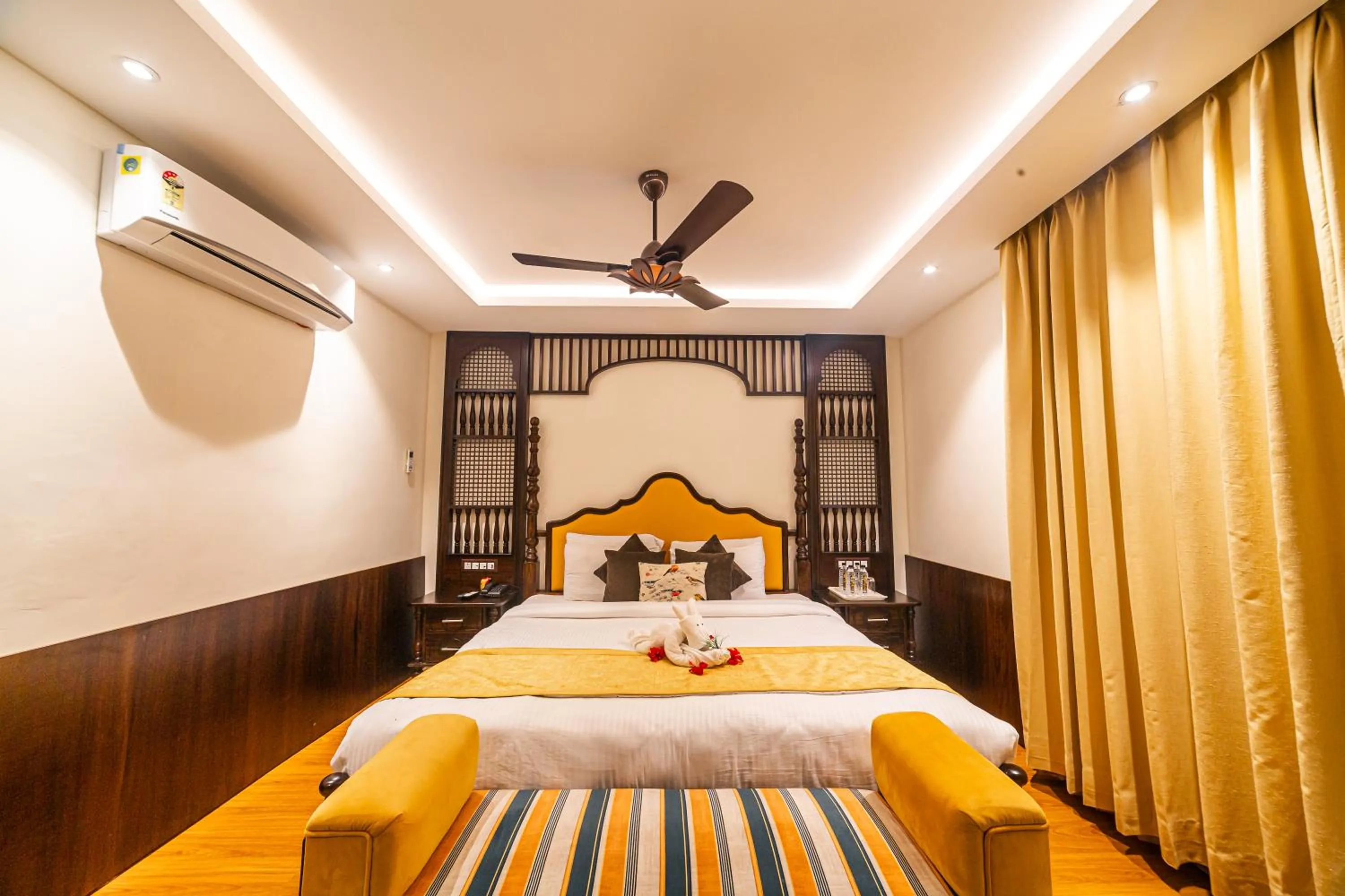 Bedroom, Bed in Manu Maharani Resort