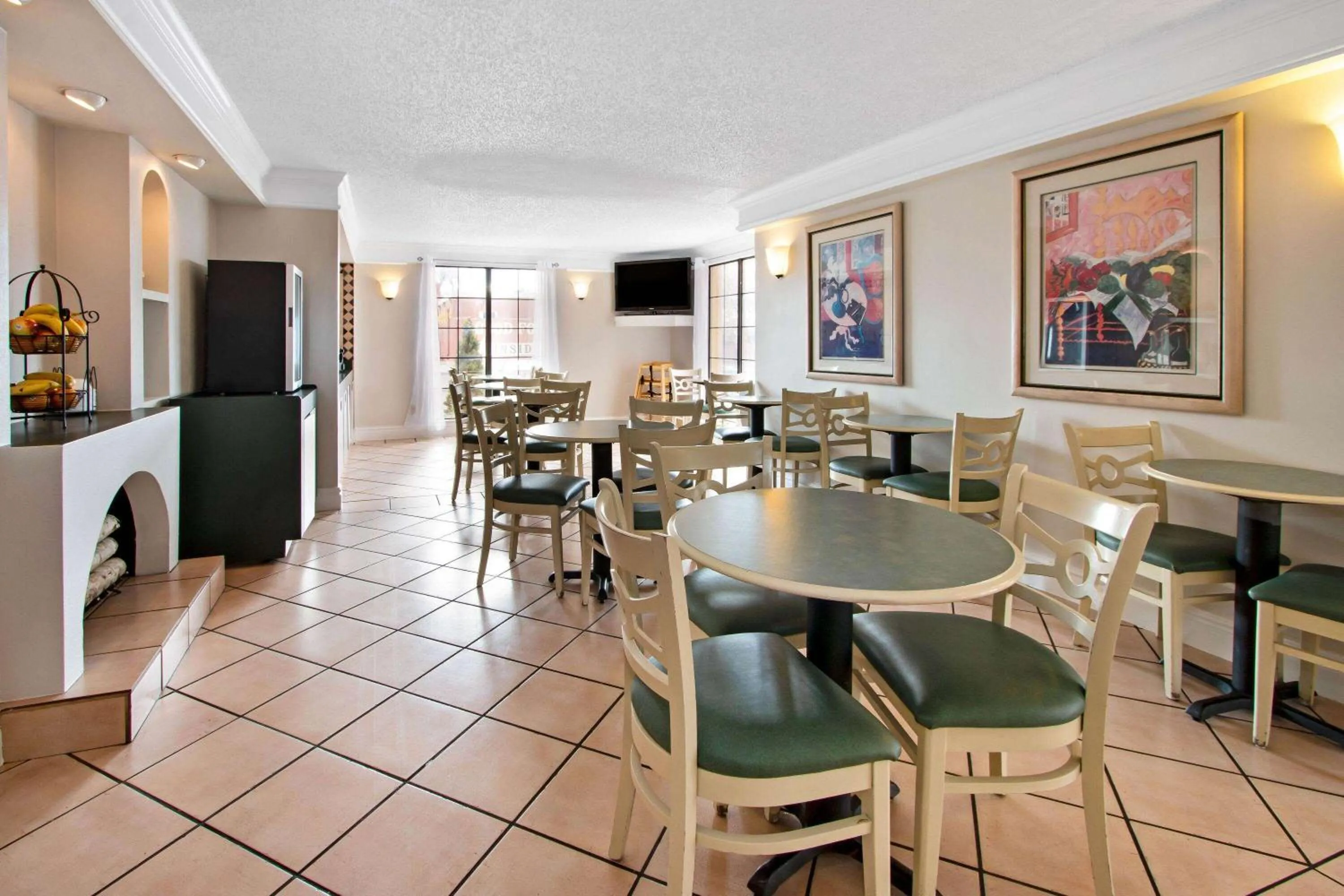 Breakfast in La Quinta Inn by Wyndham Albuquerque Airport
