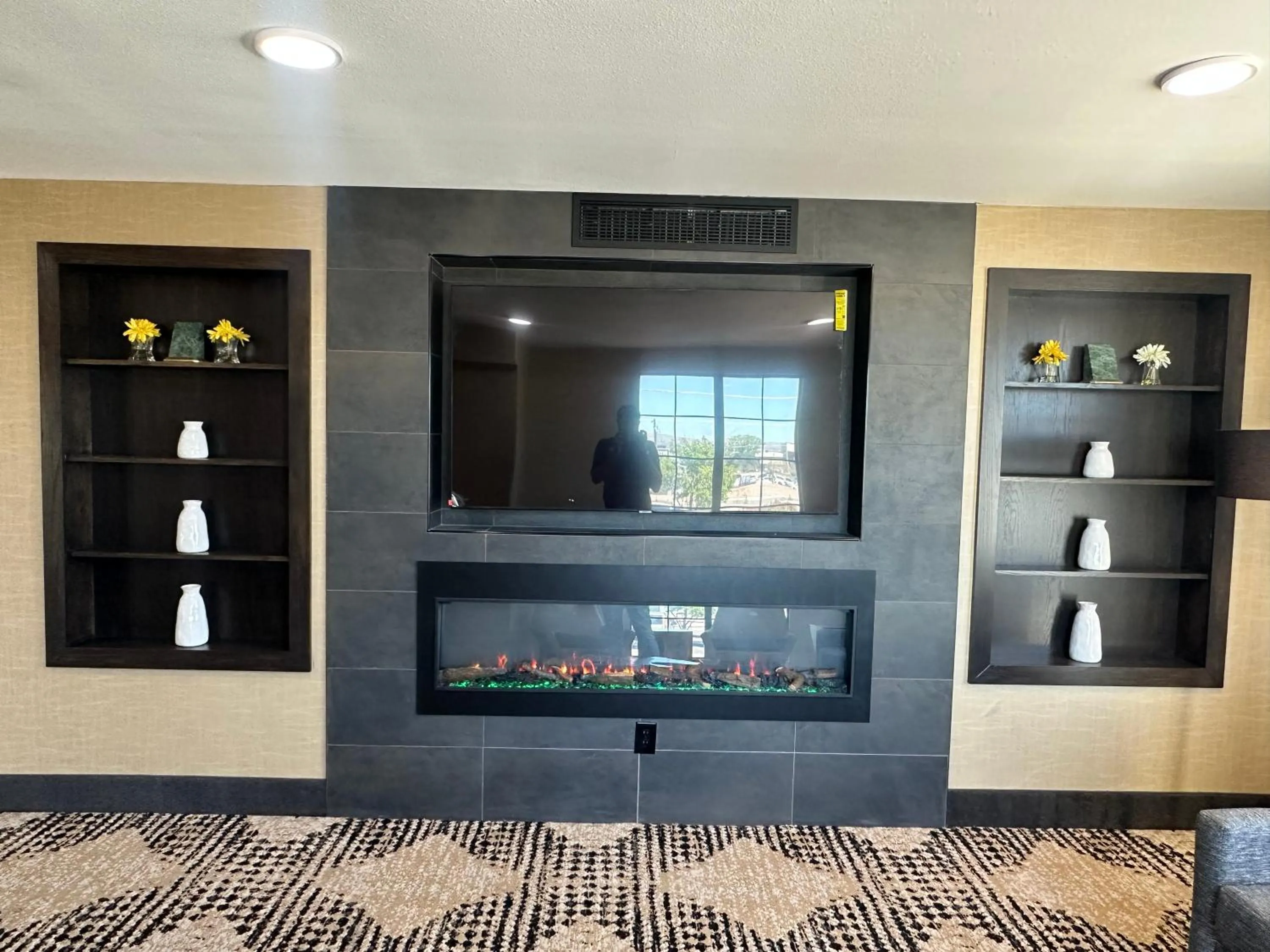 Lounge or bar in La Quinta Inn by Wyndham Albuquerque Airport