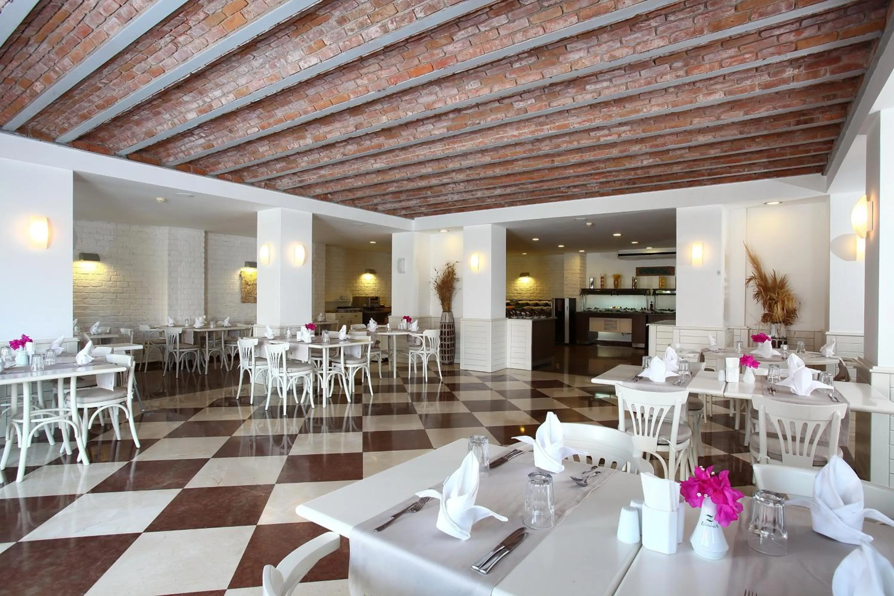 Restaurant/places to eat in Zeytinada Hotel