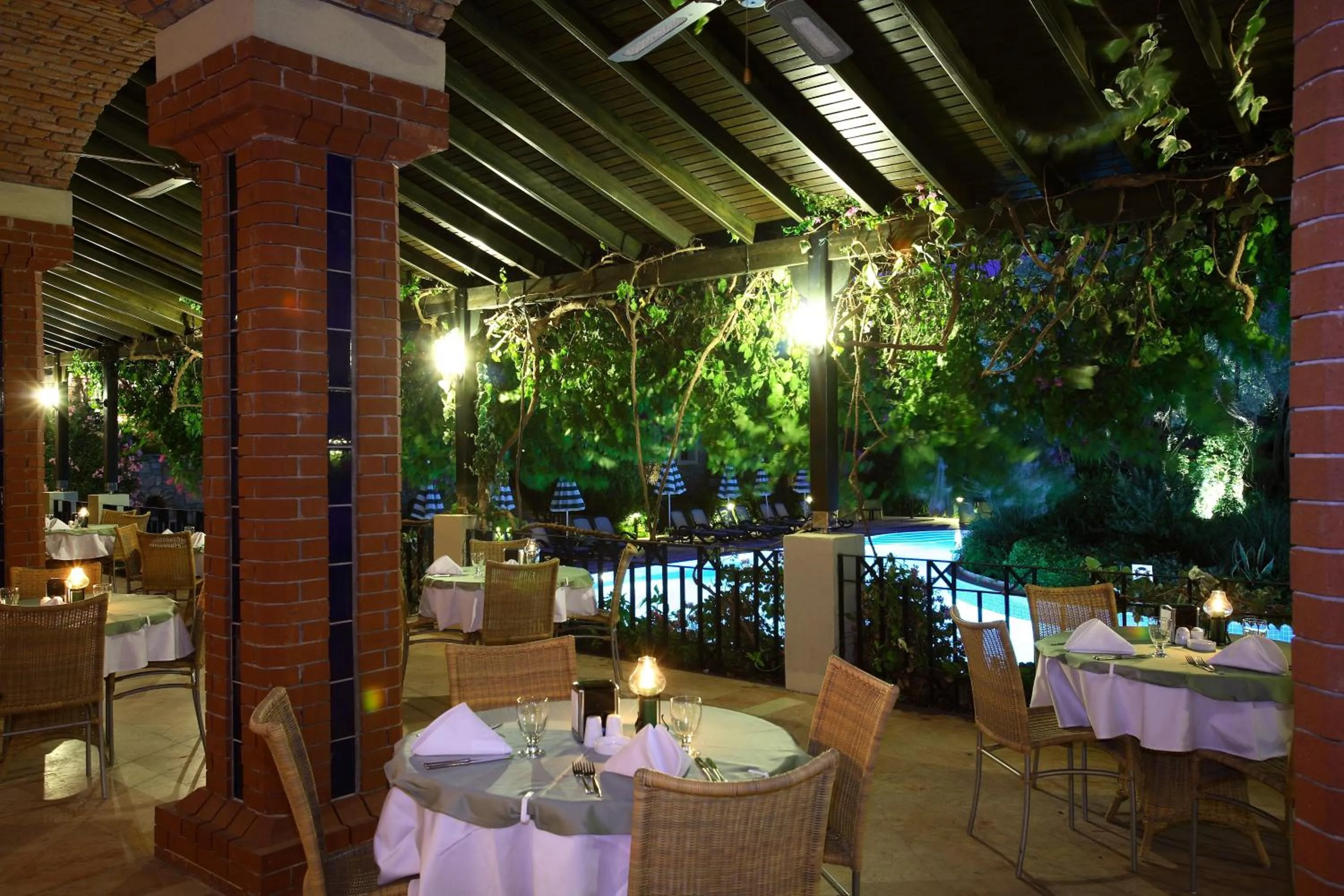 Restaurant/places to eat in Zeytinada Hotel