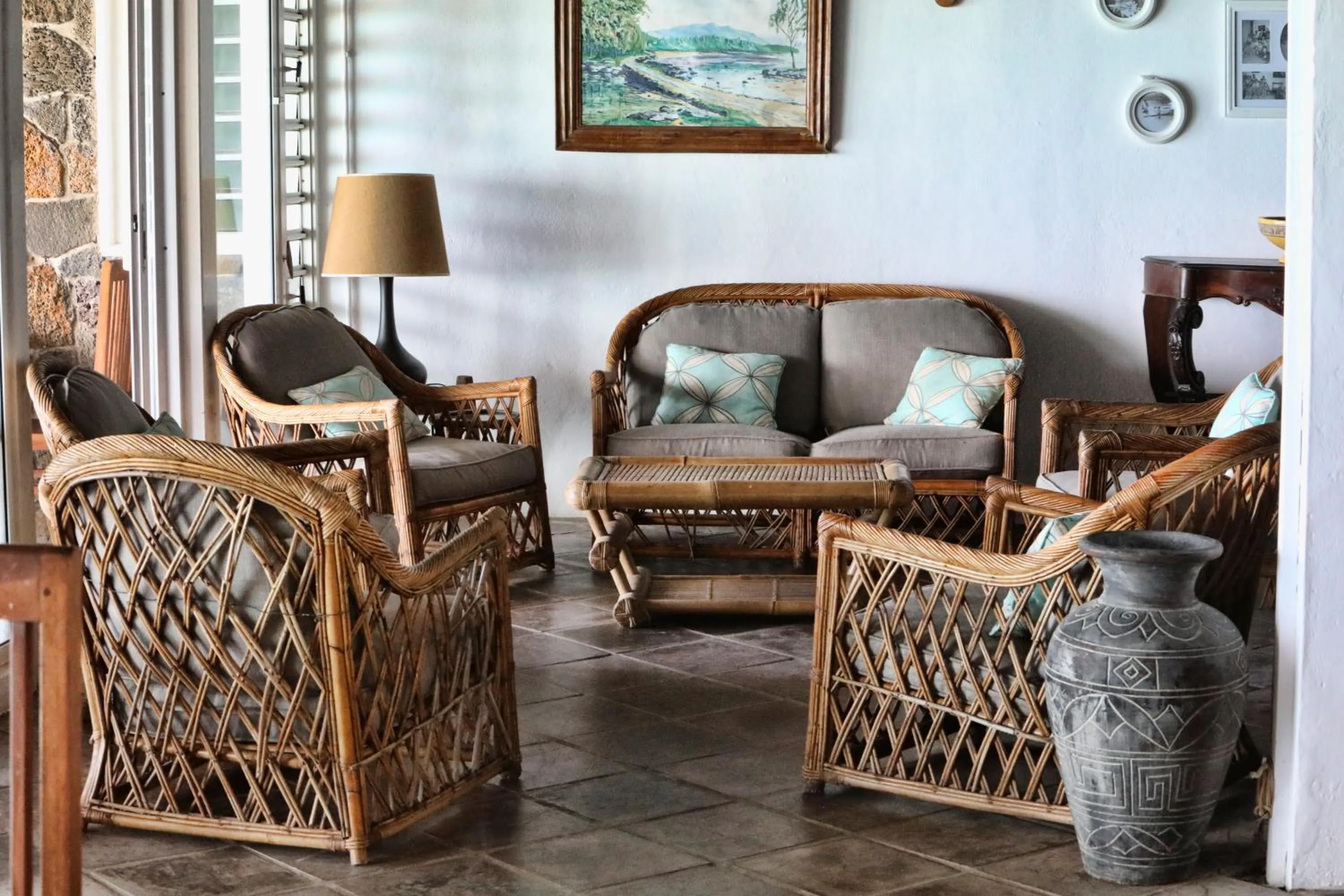 Communal lounge/ TV room in Chantauvent Guest House