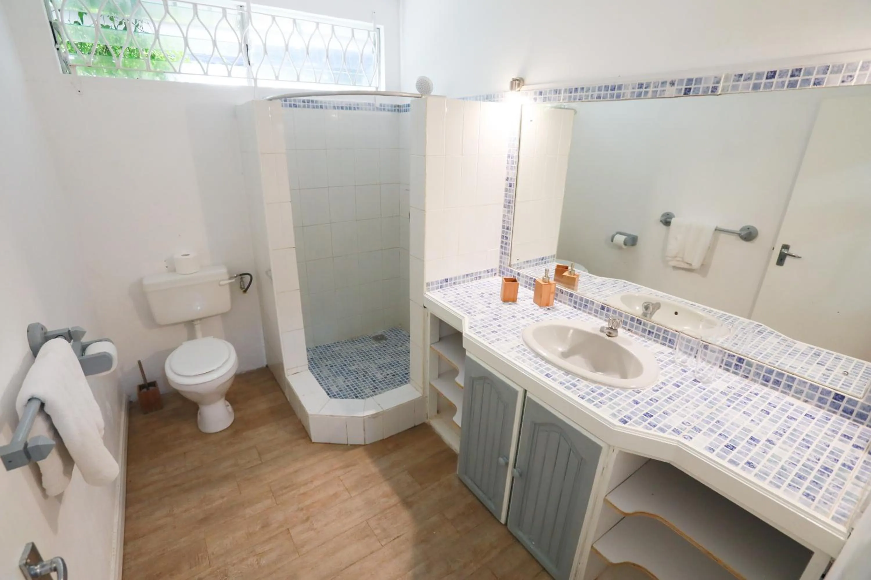 Bathroom in Chantauvent Guest House