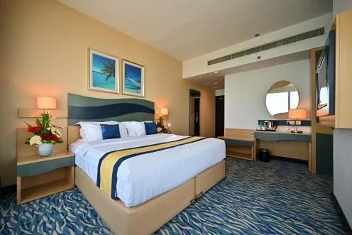 Sea view, Bed in Harbour Suites Hotel