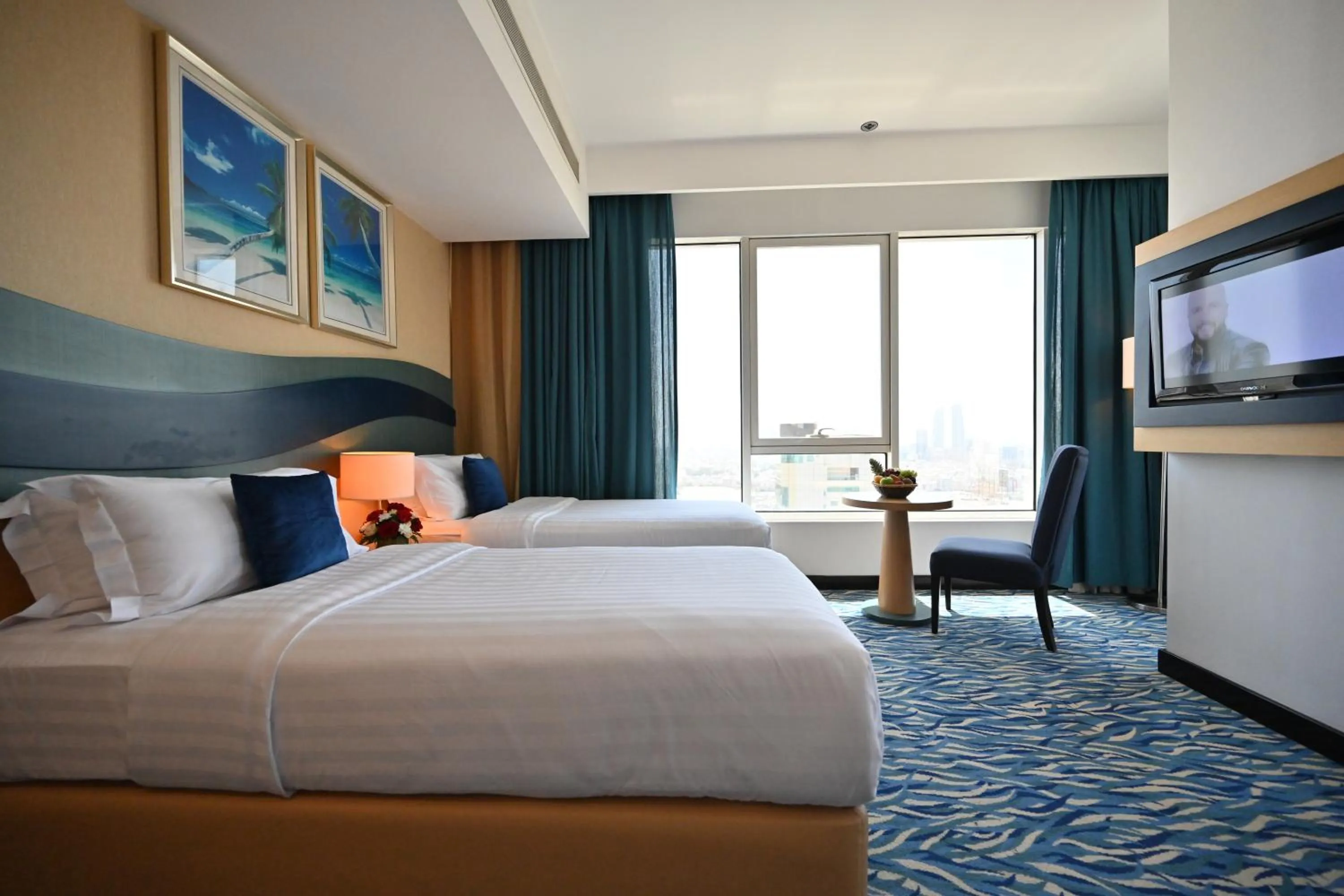 Bedroom, Bed in Harbour Suites Hotel
