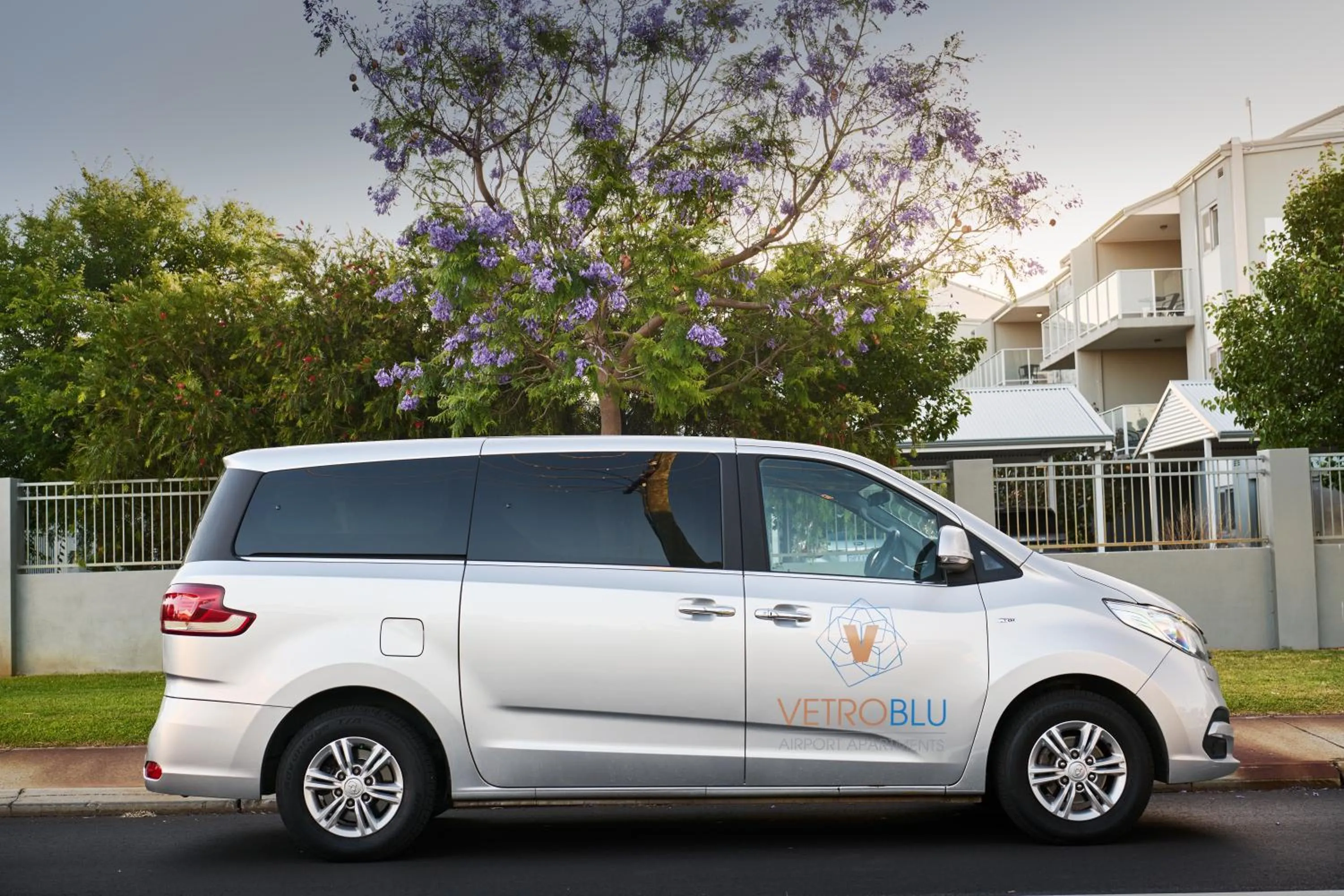 shuttle in Airport Apartments by Vetroblu