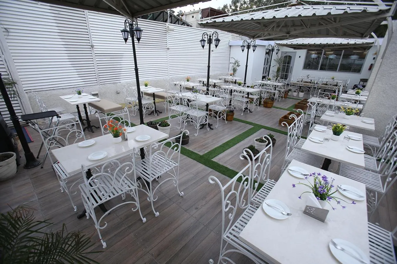 Patio in Gold Stone Comfort