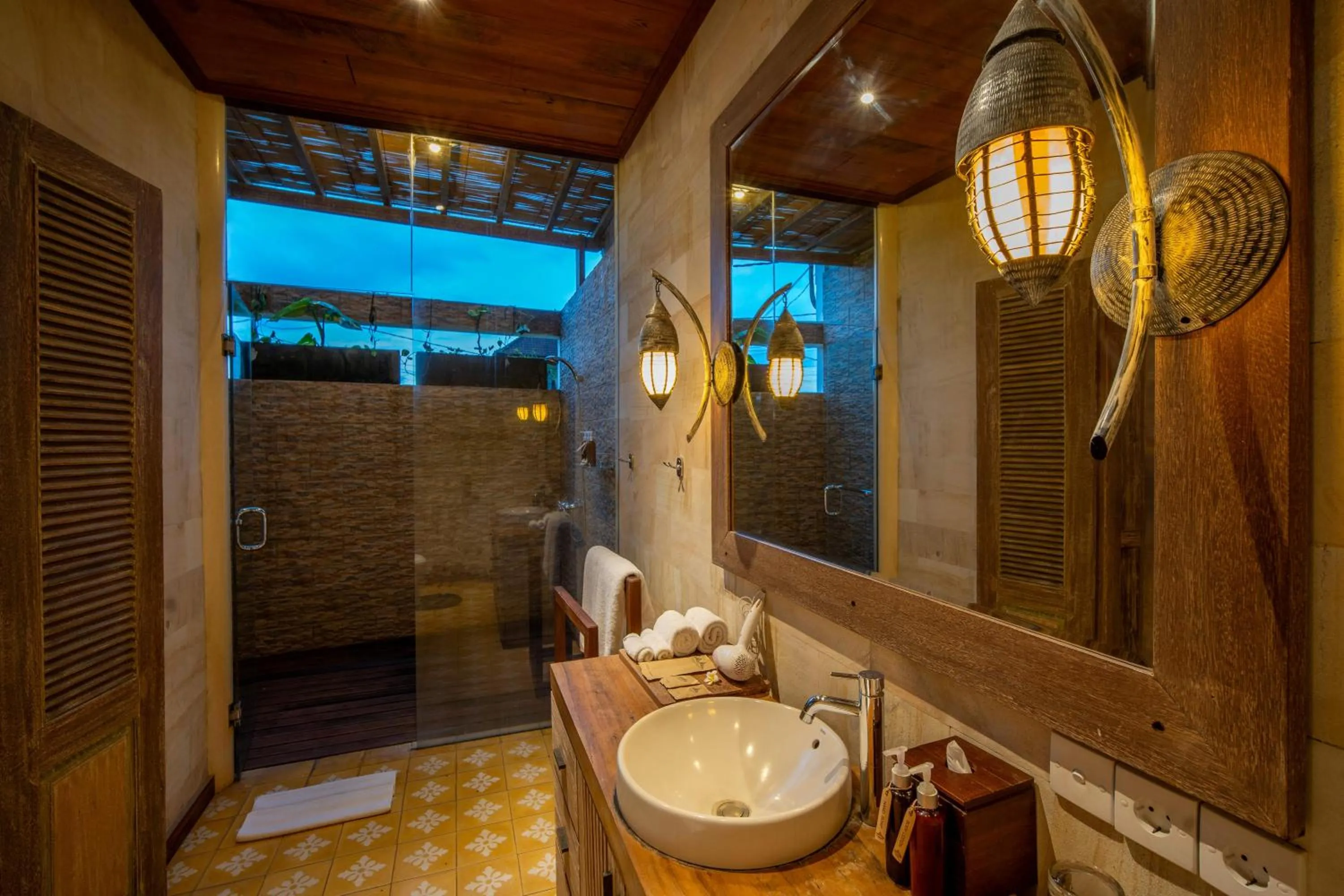 Toilet in Aryaswara Villa Ubud