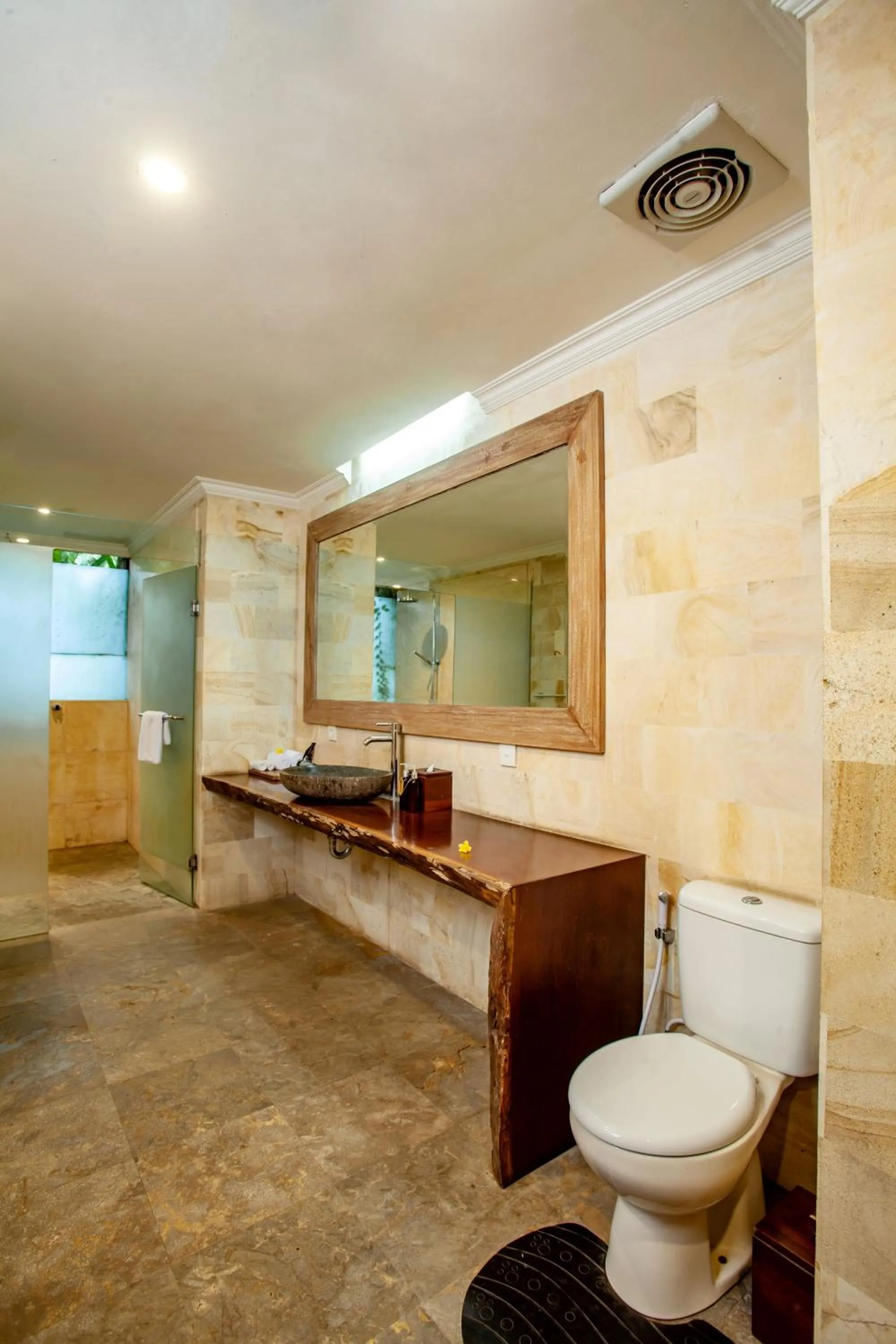 Toilet in Aryaswara Villa Ubud