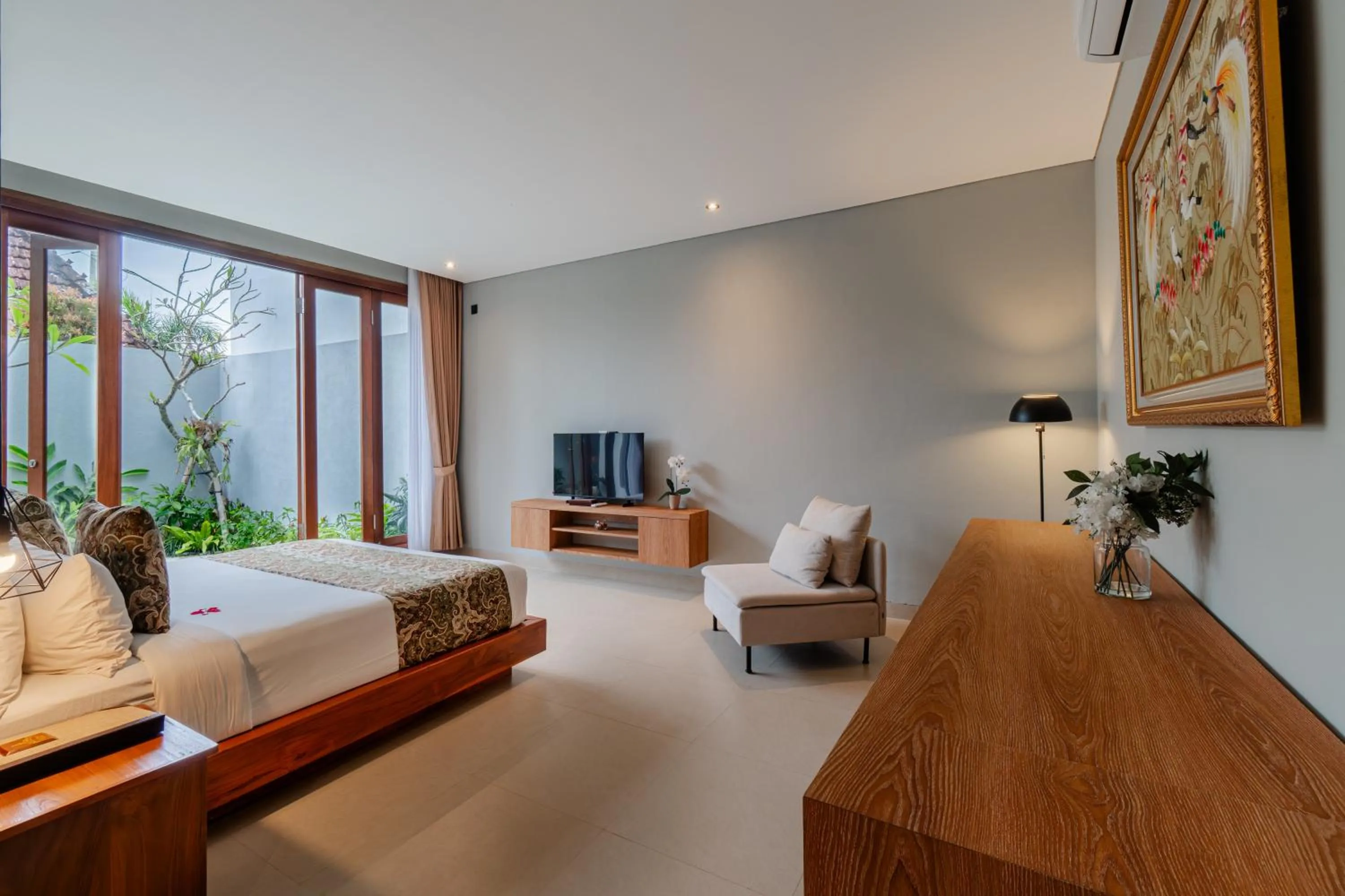 Communal lounge/ TV room, Bed in Aryaswara Villa Ubud