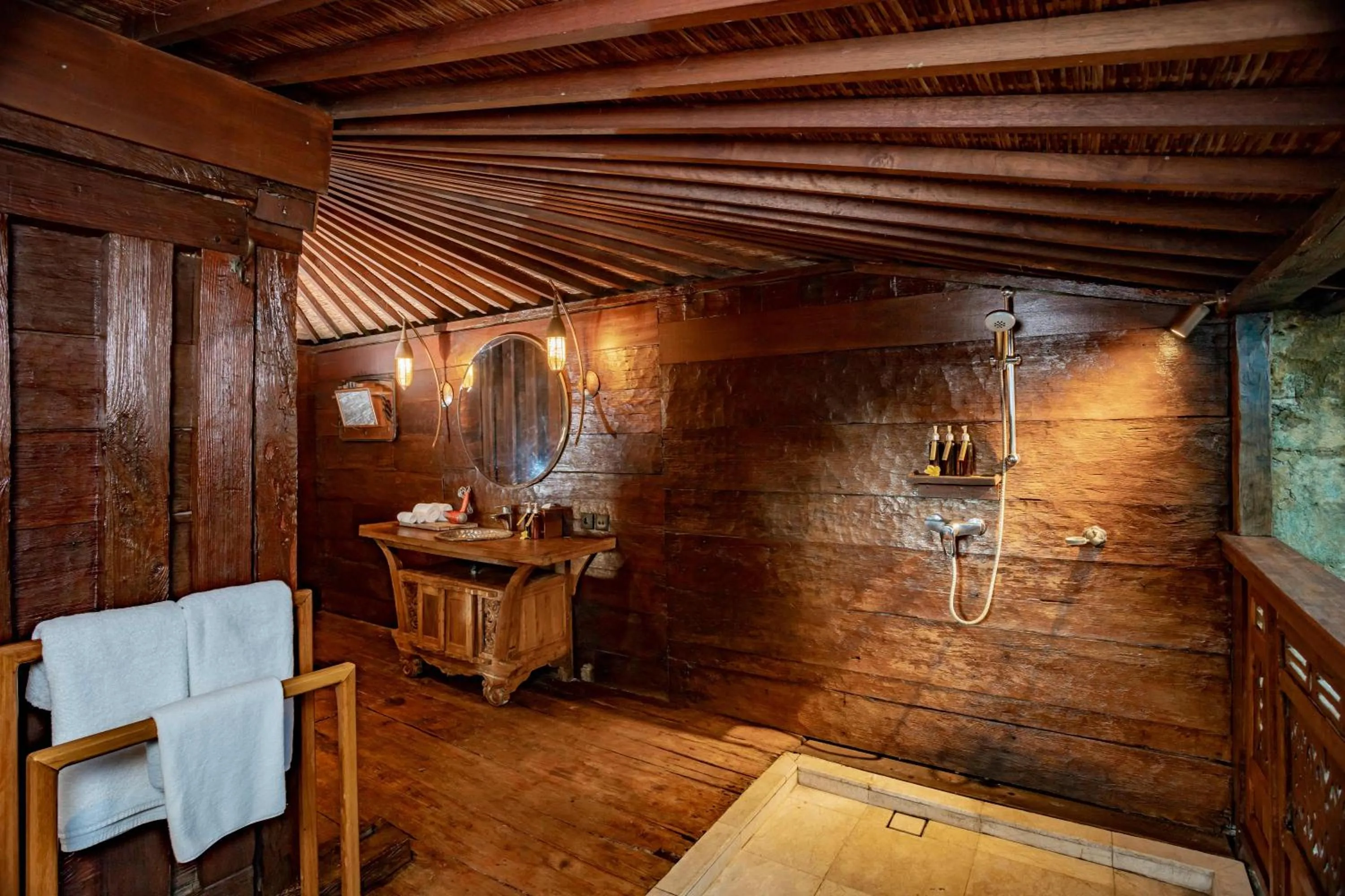 Shower in Aryaswara Villa Ubud