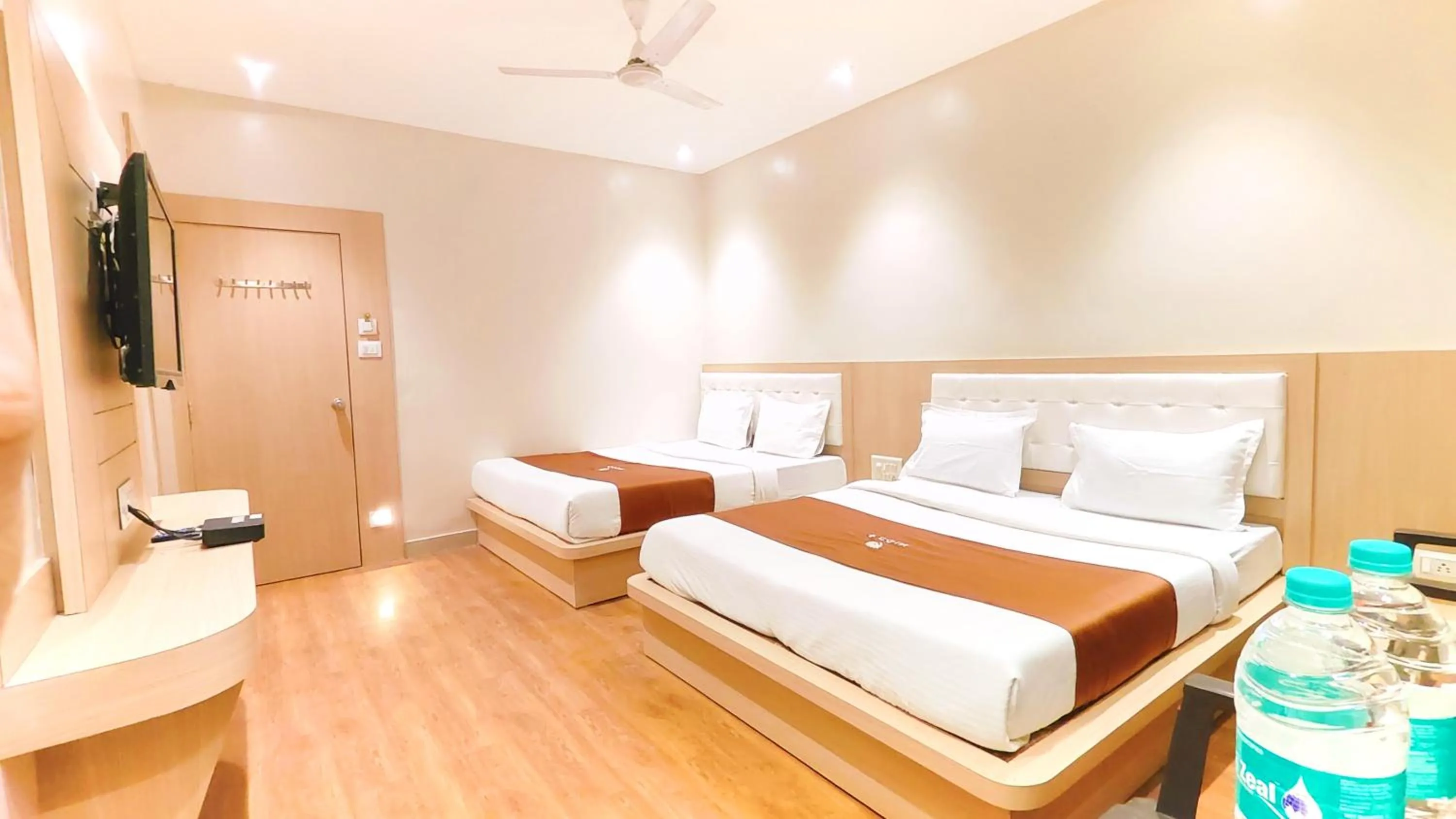 Bed in Hotel Yog Palace Newly Renovated