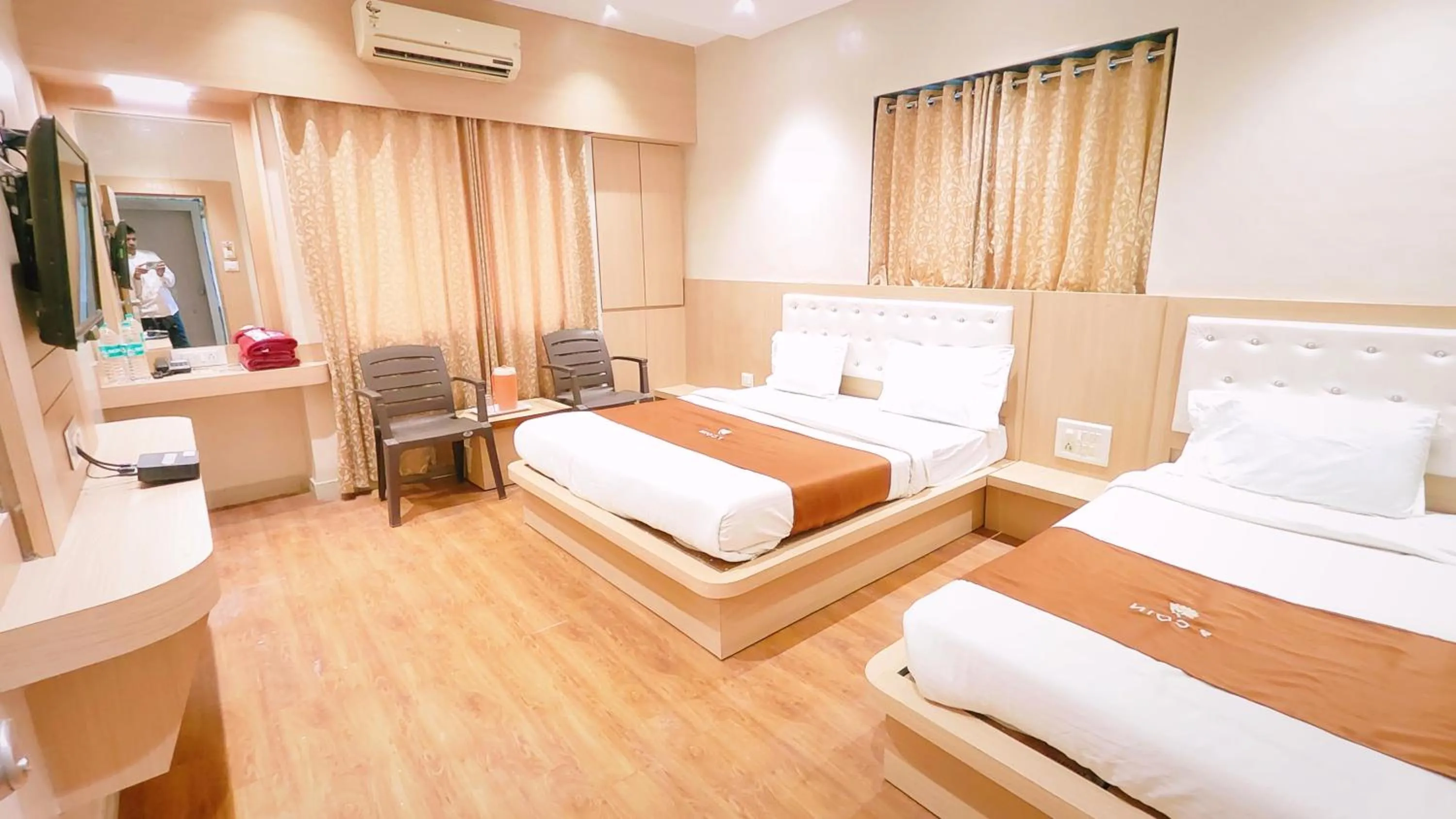 Bed in Hotel Yog Palace Newly Renovated