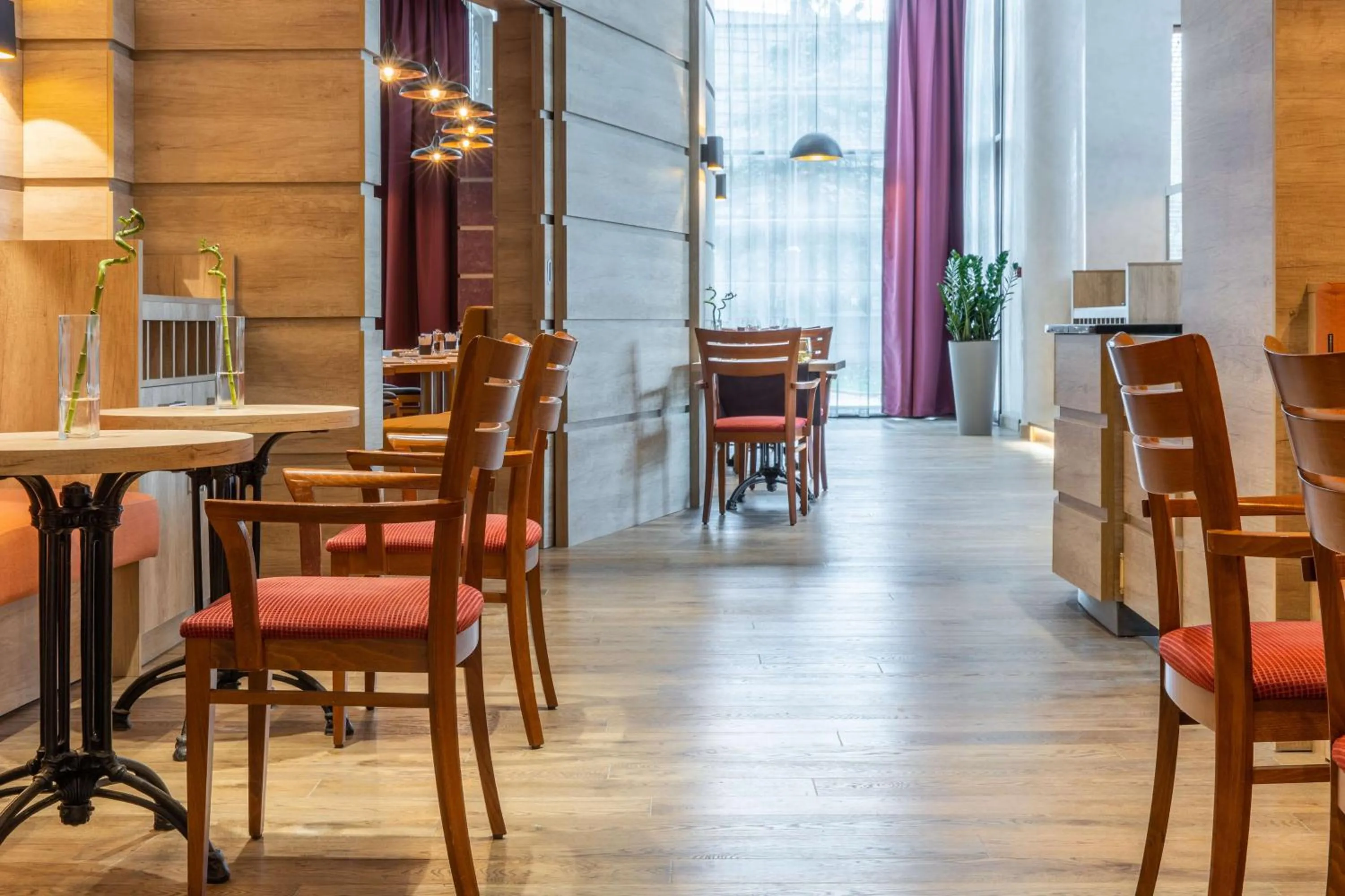 Restaurant/places to eat in Radisson Blu Hotel & Residences