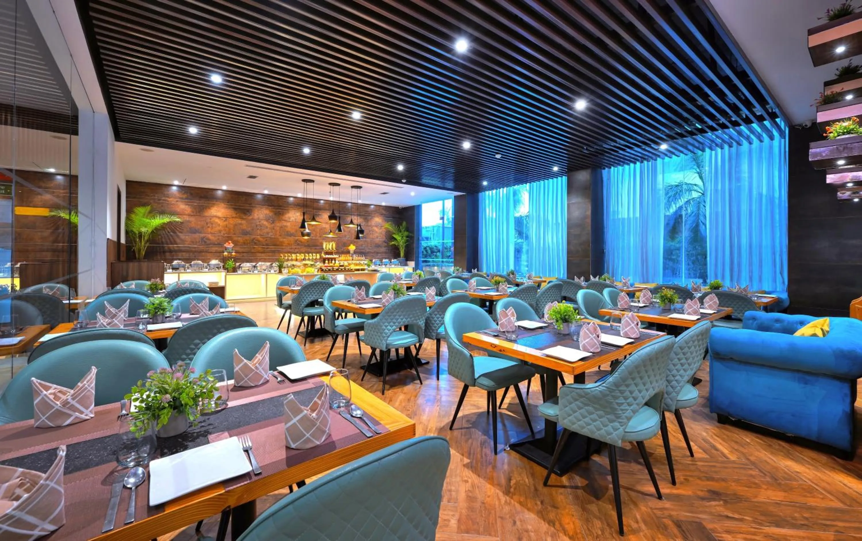 Restaurant/places to eat in Hotel Royale Regent