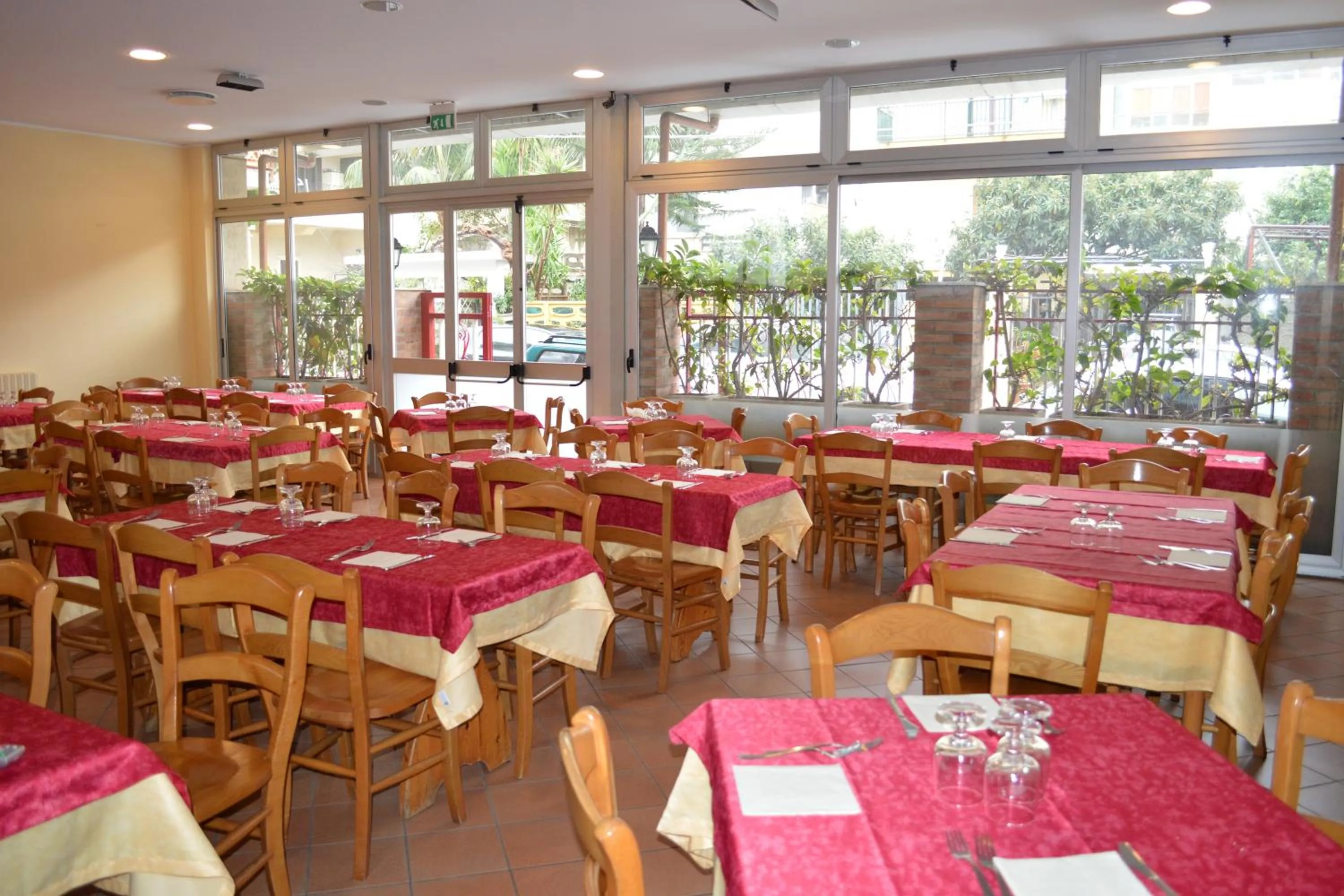 Restaurant/places to eat in La Lanterna Hotel