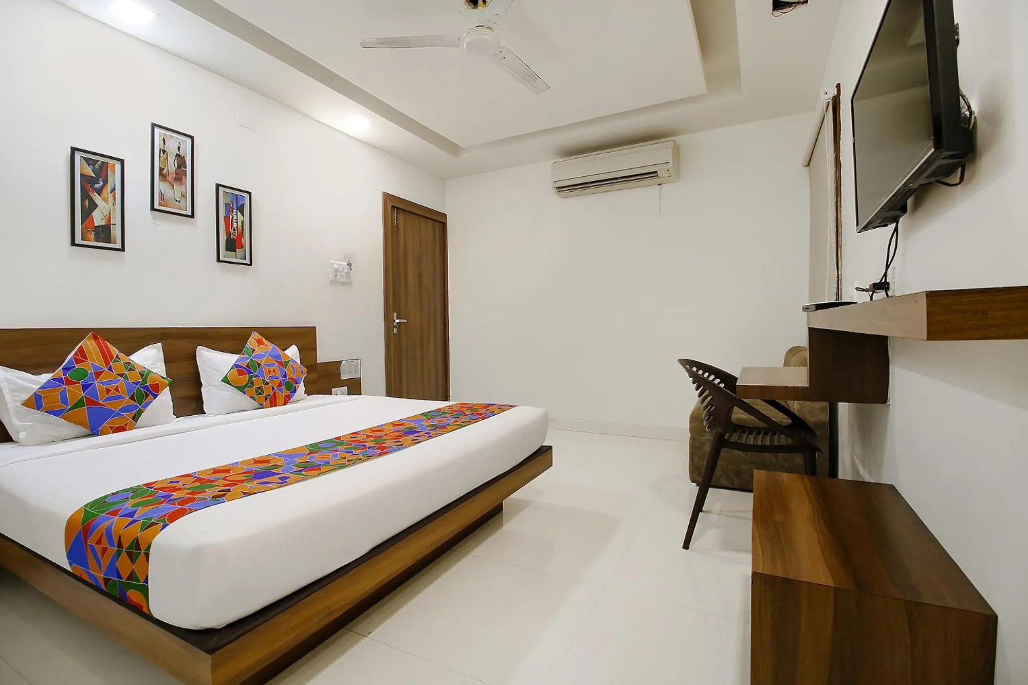 Communal lounge/ TV room, Bed in FabExpress Comfort Stay I