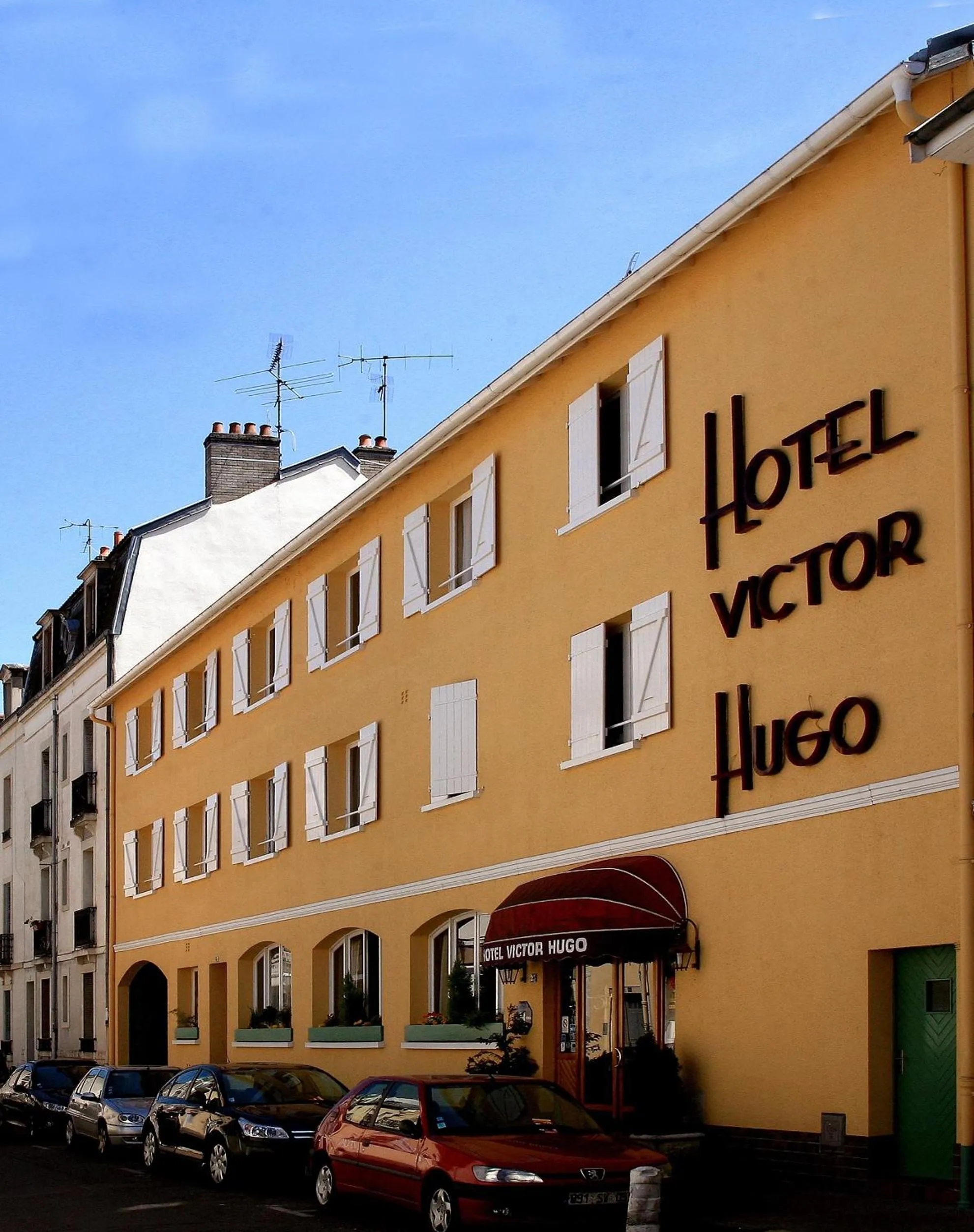 Facade/entrance in Hotel Victor Hugo