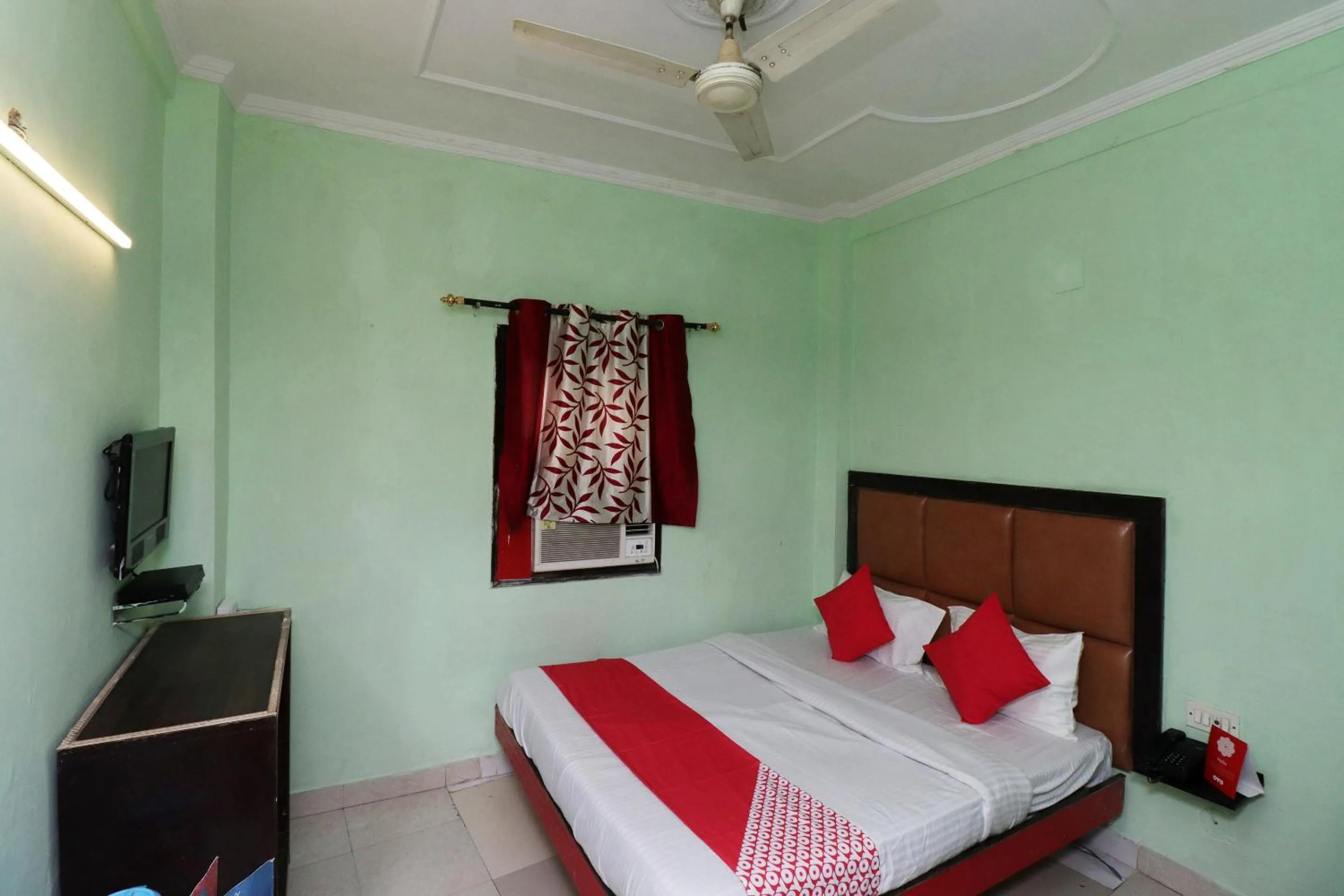Super OYO 27596 Hotel Parkash dx