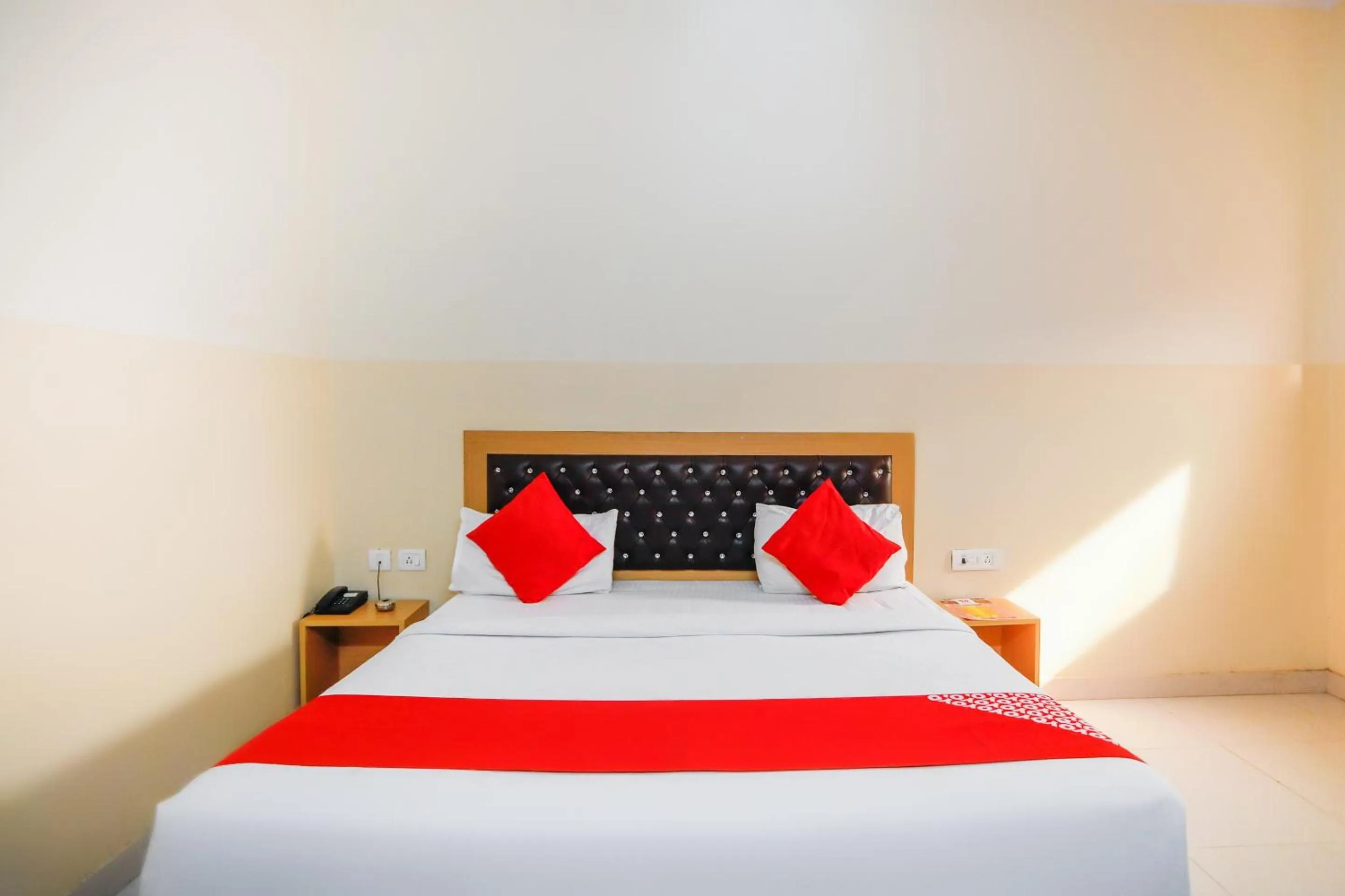 Bedroom in Capital O Crosswind Gold