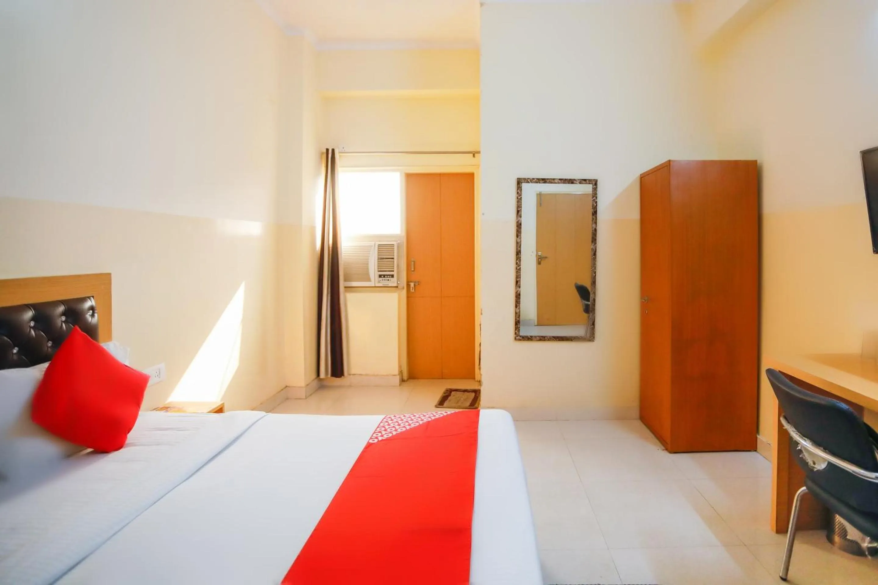 Bedroom in Capital O Crosswind Gold