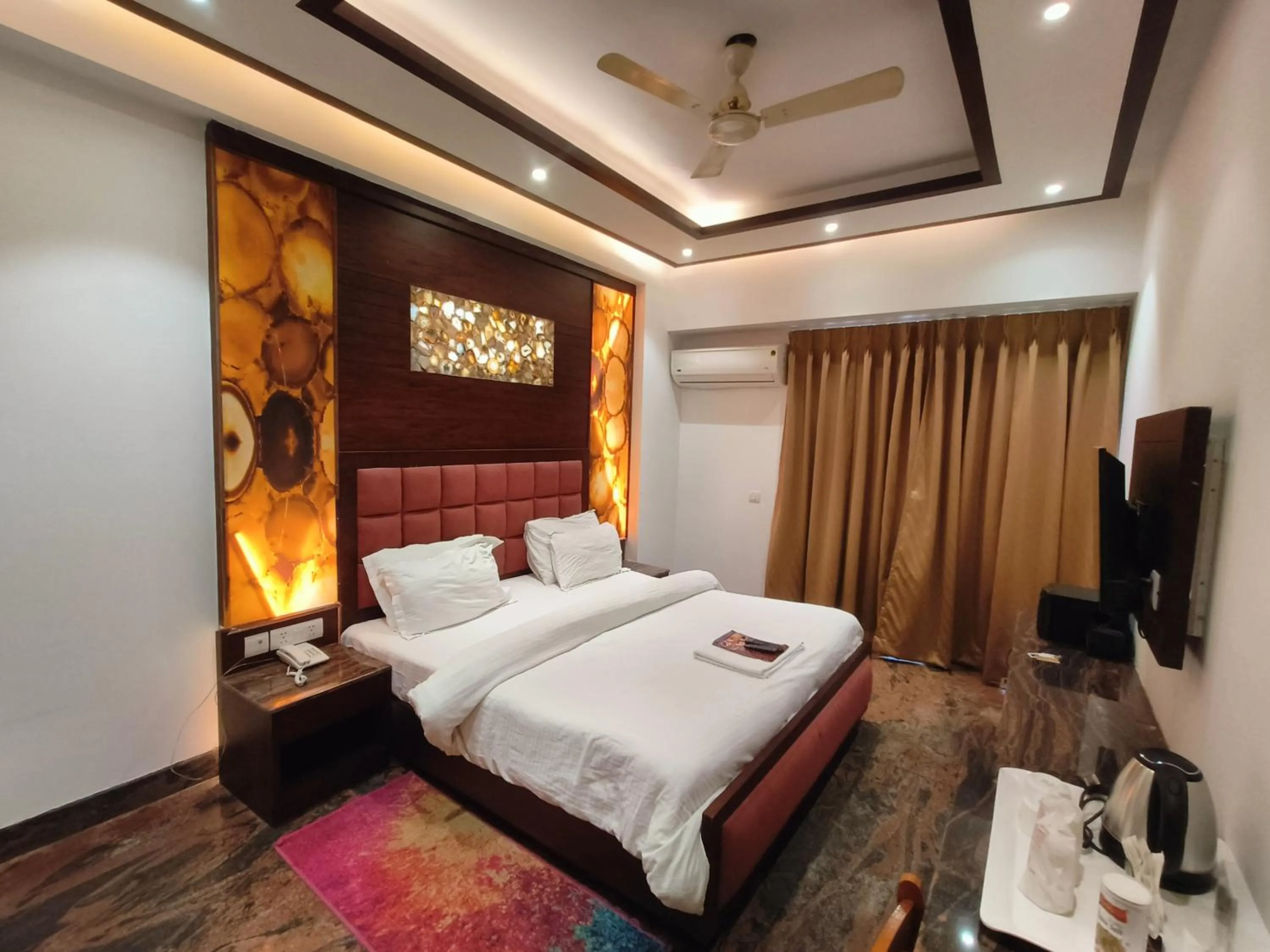 Bed in JJK Rukmini Vilas Hotel & Banquet