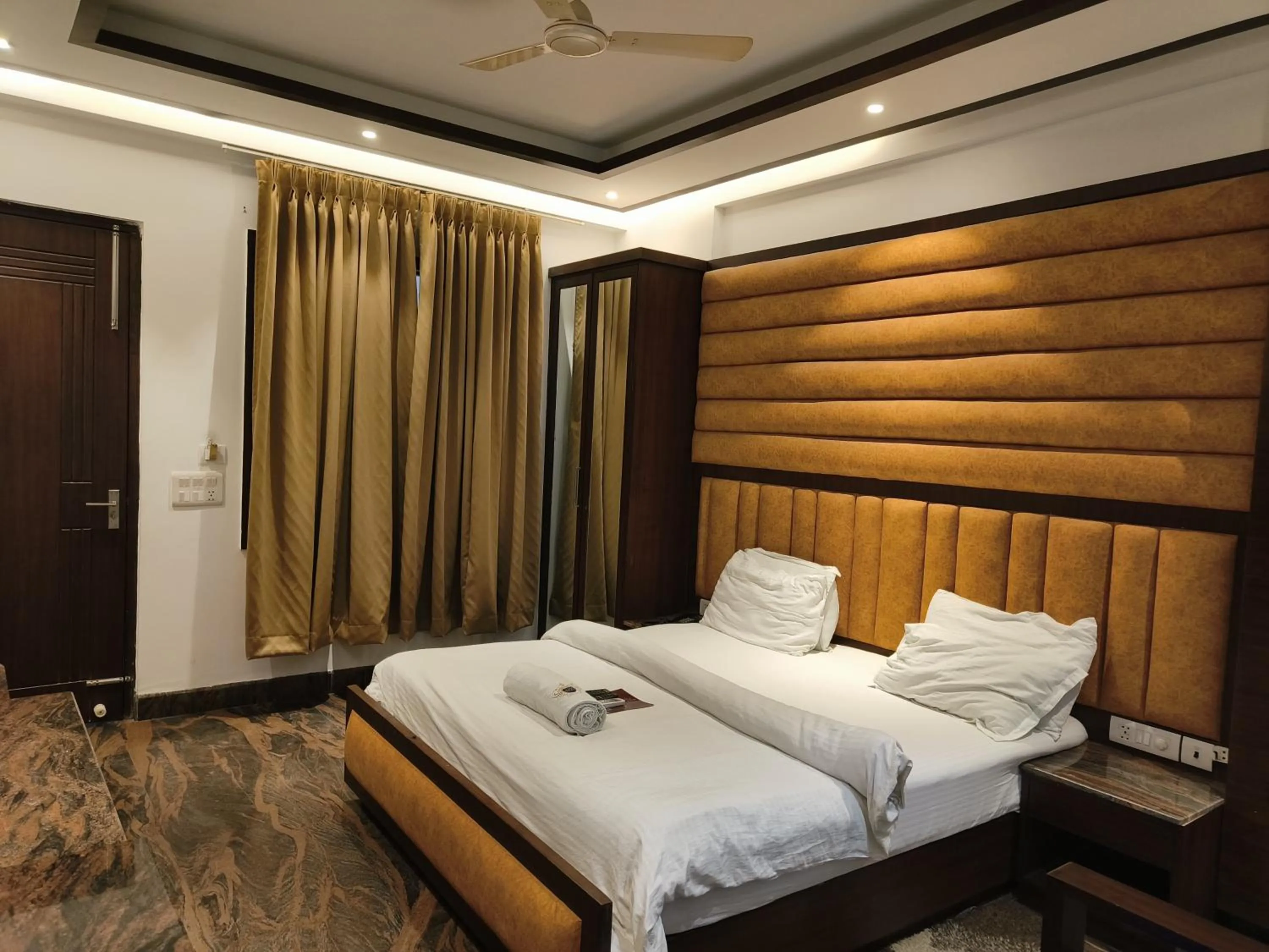 Bed in JJK Rukmini Vilas Hotel & Banquet