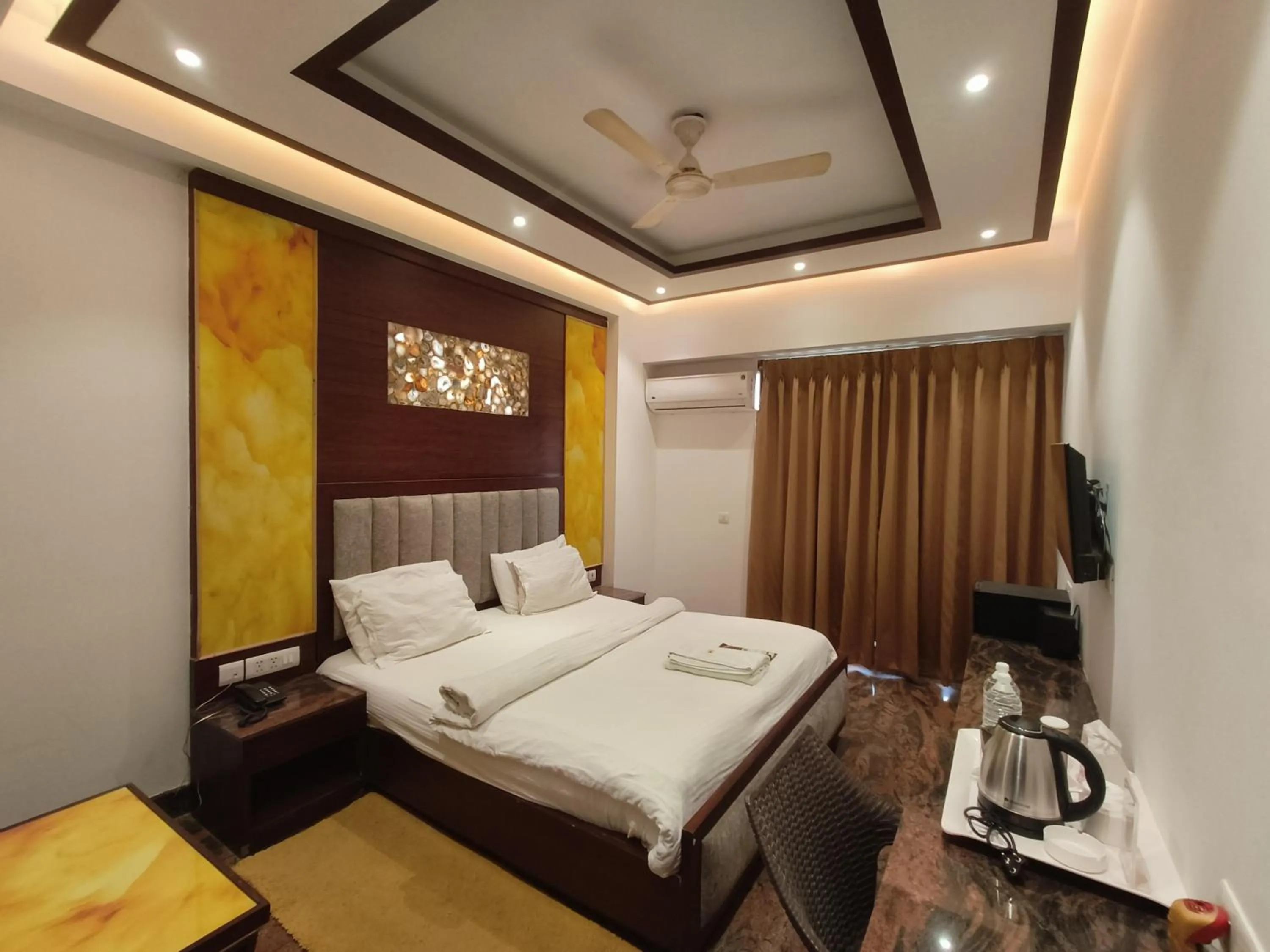 Bed in JJK Rukmini Vilas Hotel & Banquet