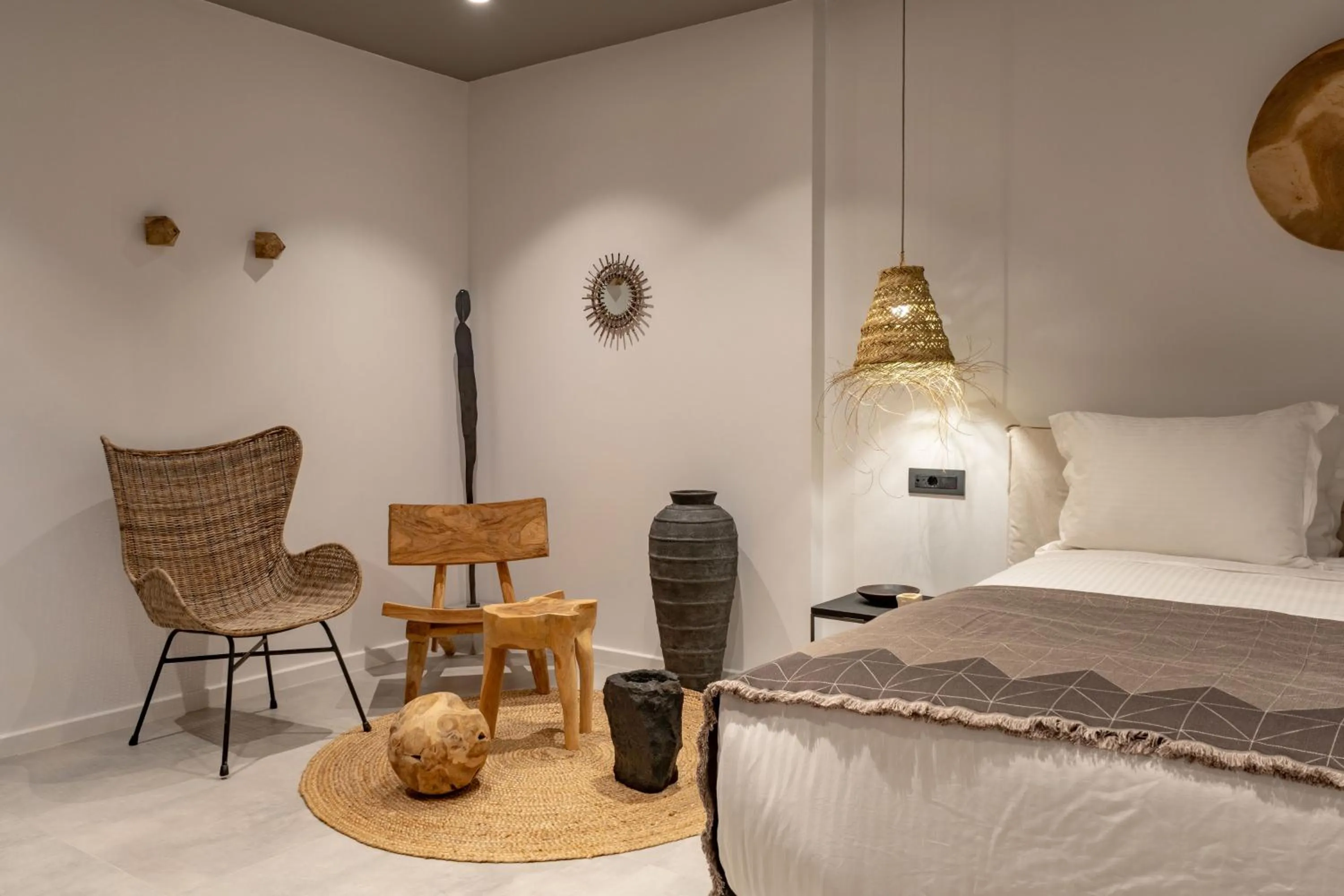 Seating area, Bed in Lemon Suites Santorini