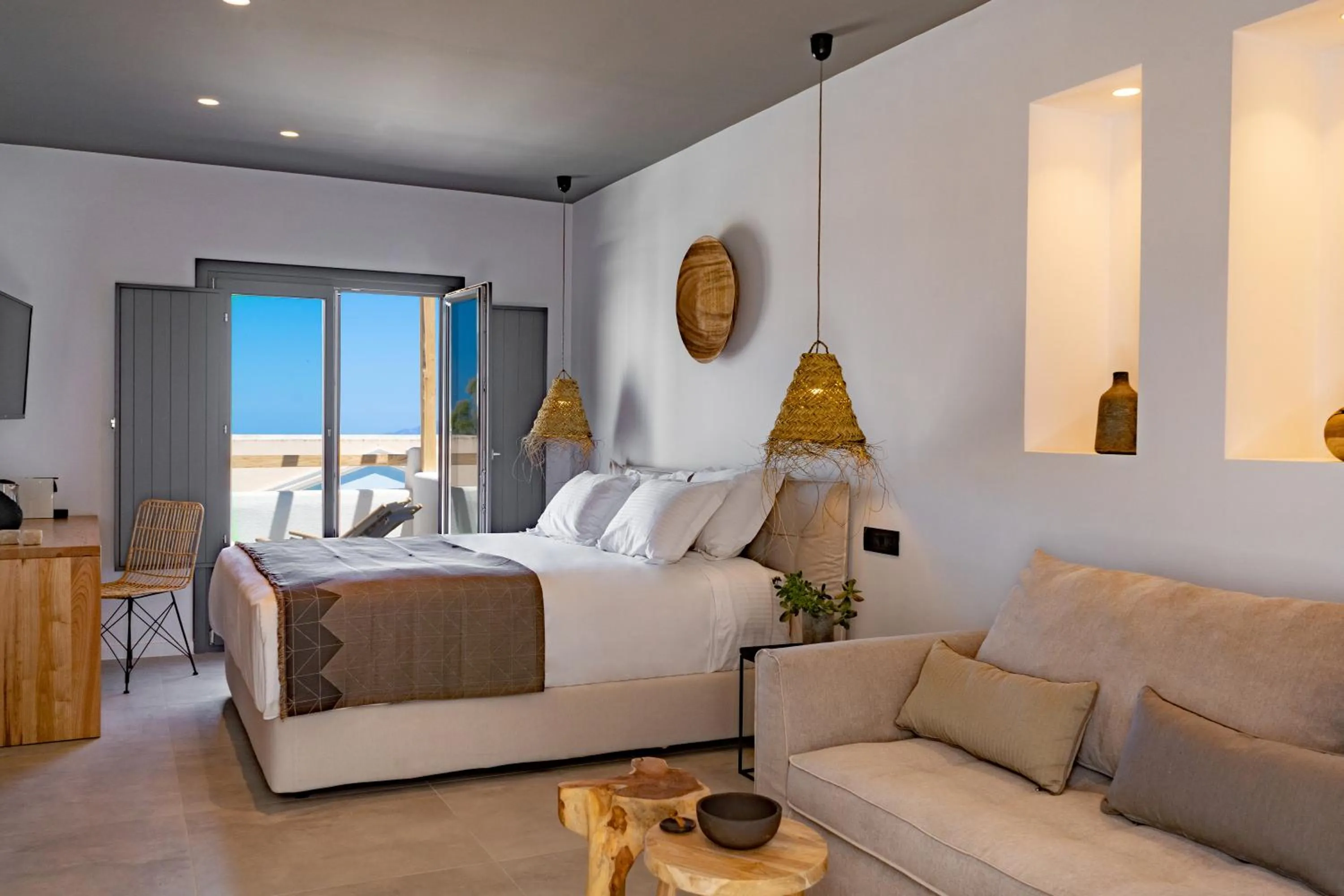 Bed in Lemon Suites Santorini