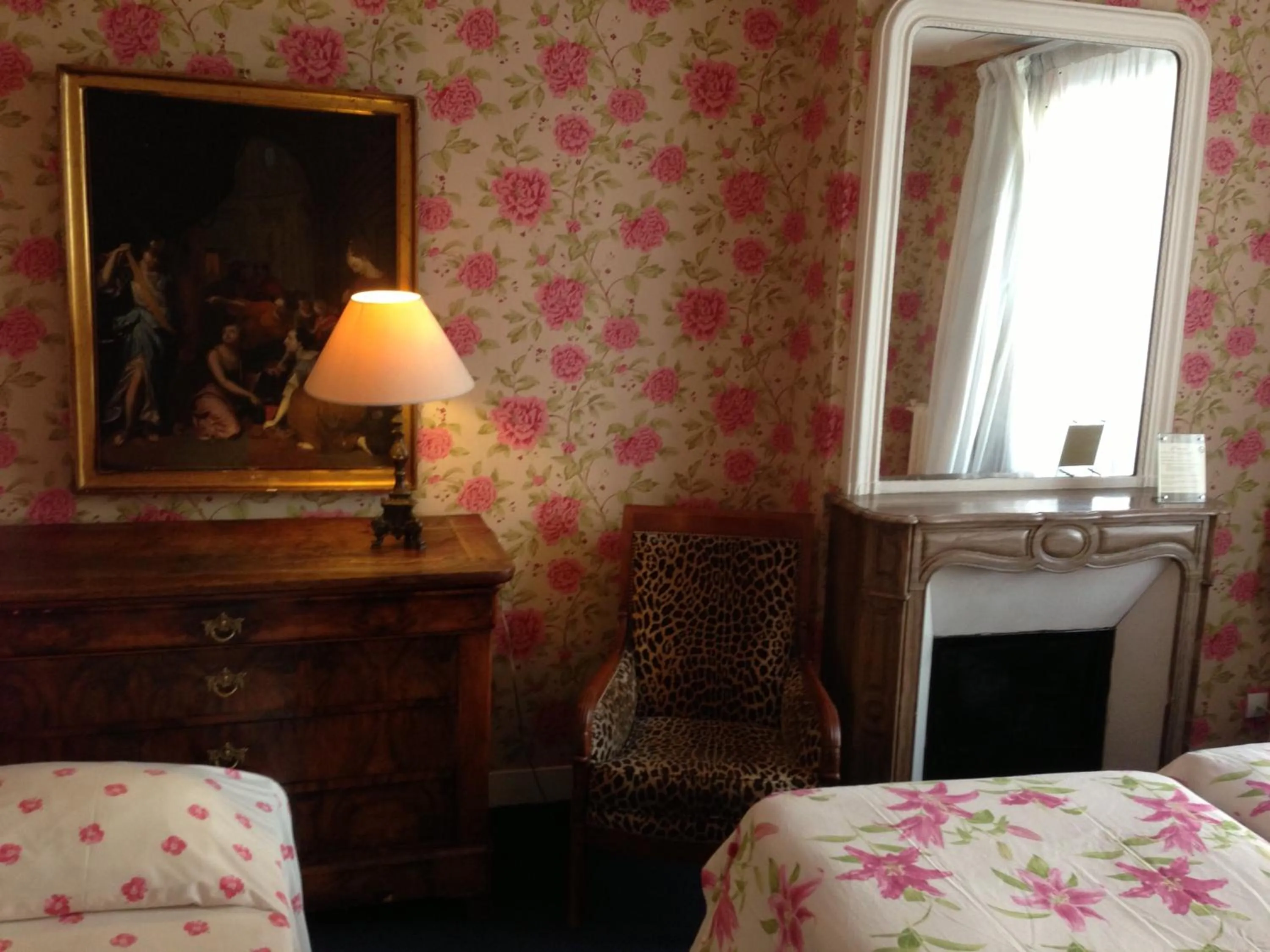 Photo of the whole room, Seating Area in Hotel Agora