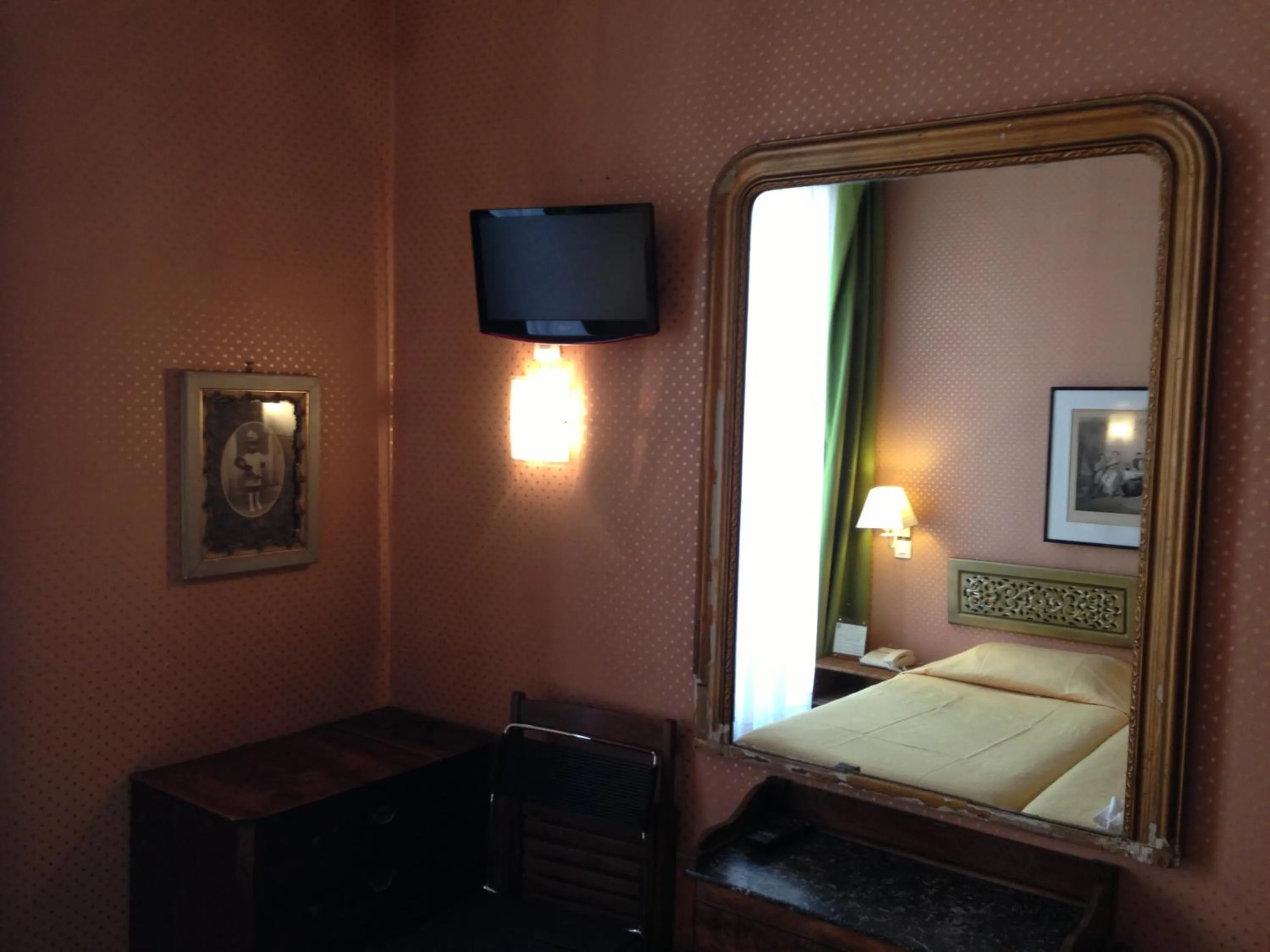 Photo of the whole room, TV/Entertainment Center in Hotel Agora