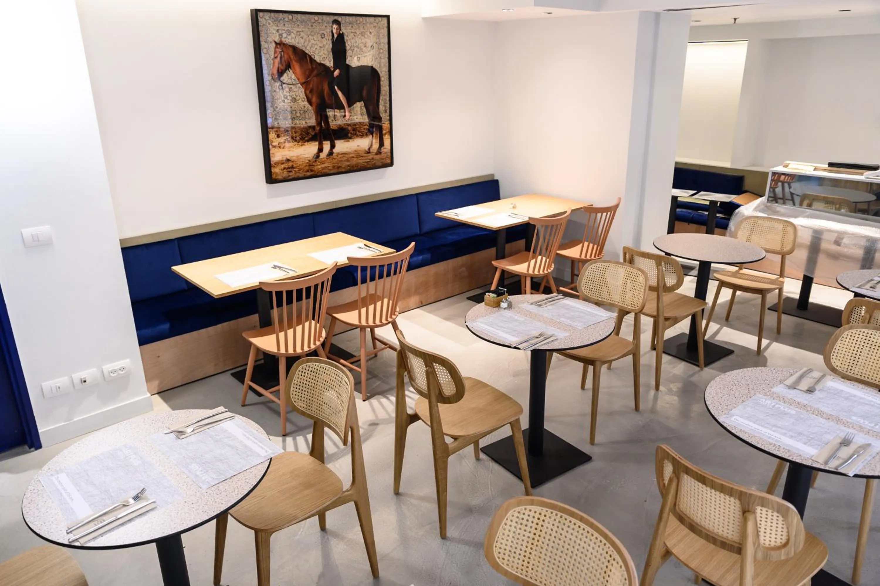 Restaurant/places to eat in Artist Hotel - an Atlas Boutique Hotel