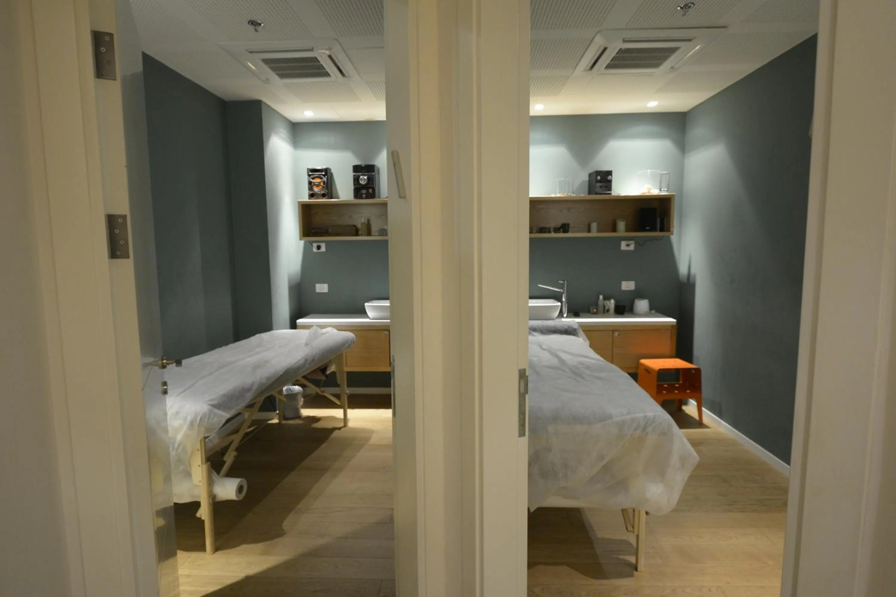 Massage, Bed in Artist Hotel - an Atlas Boutique Hotel