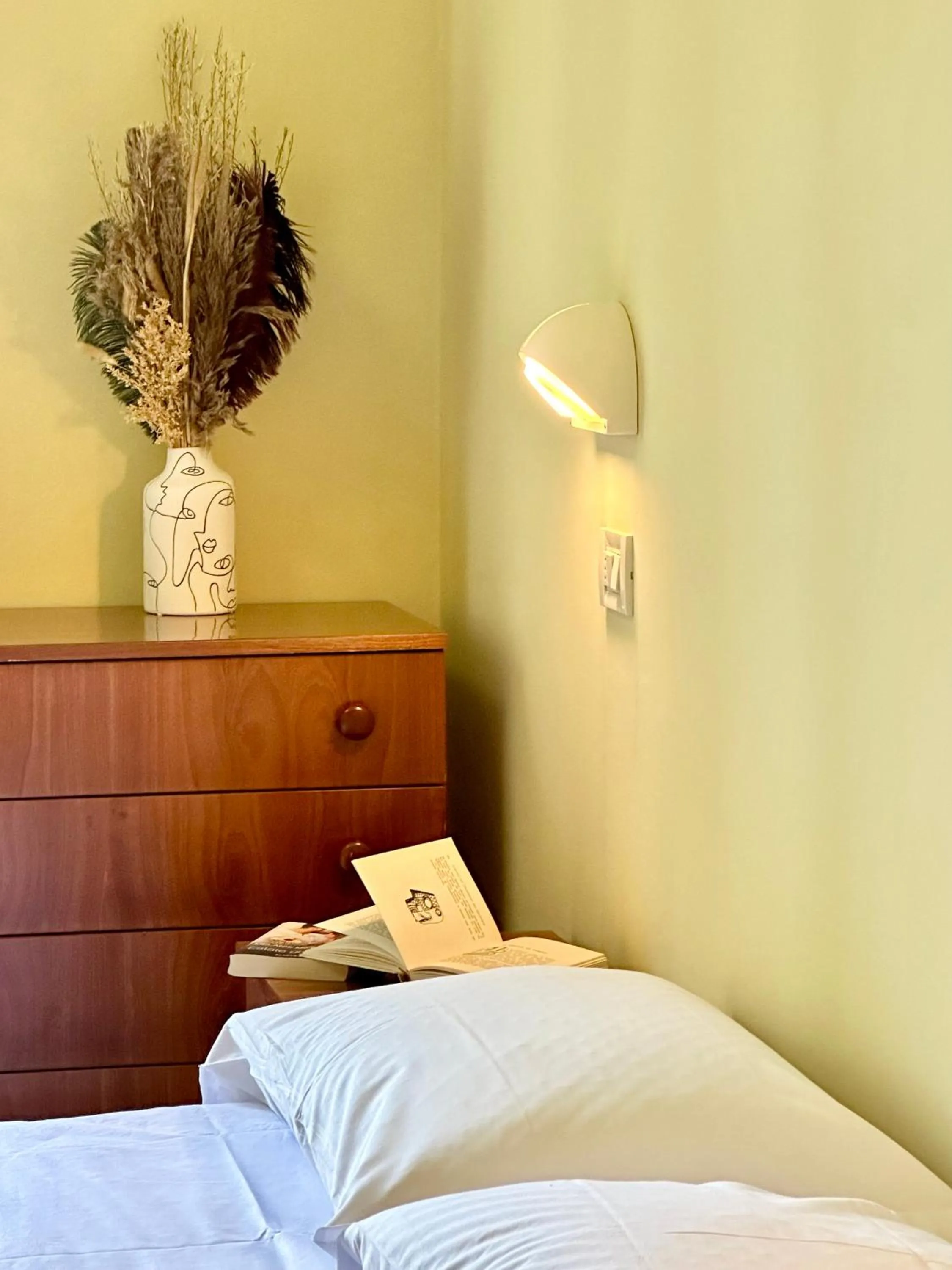 Bedroom, Bed in Hotel Pacific