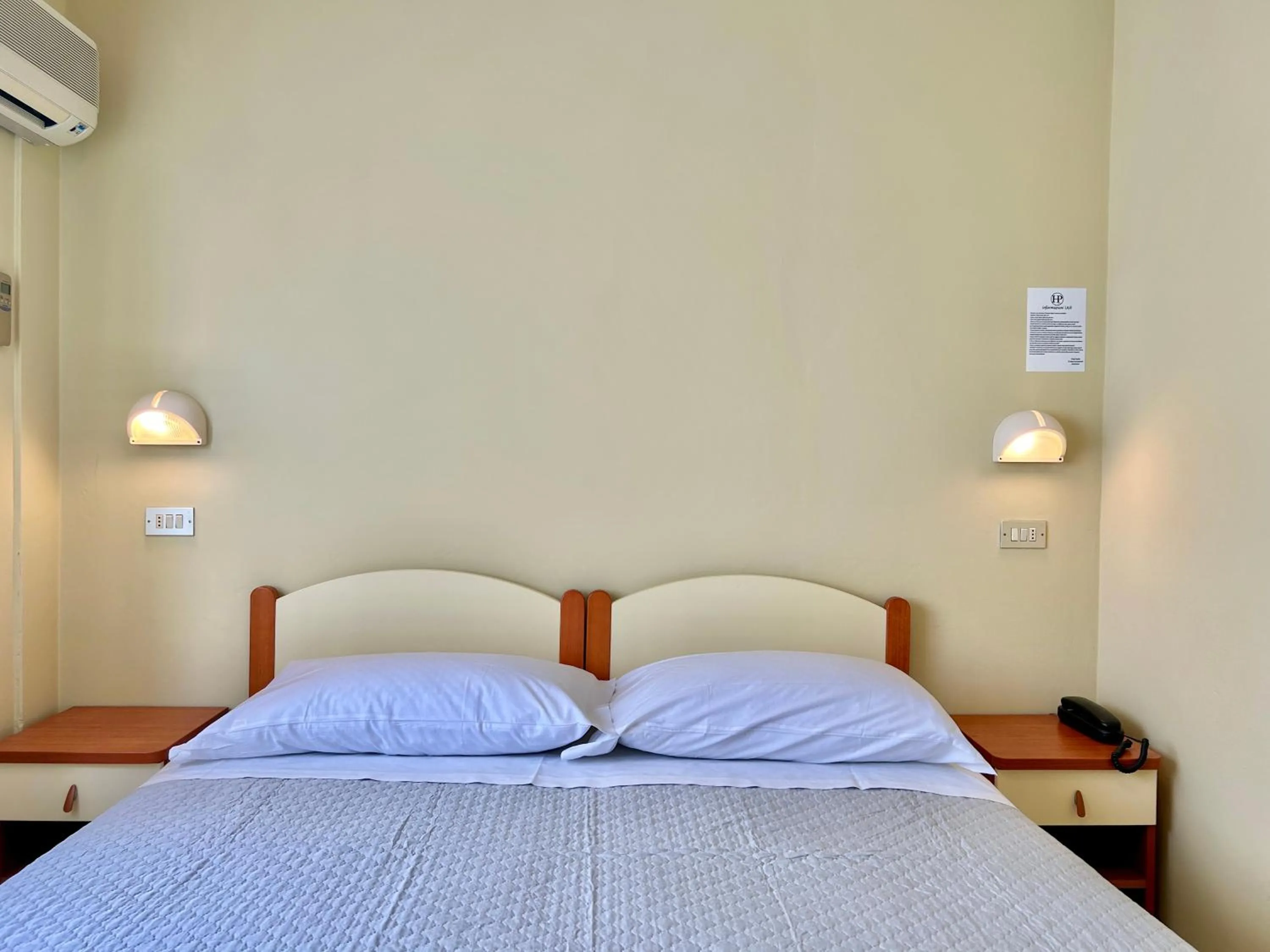 Bed in Hotel Pacific